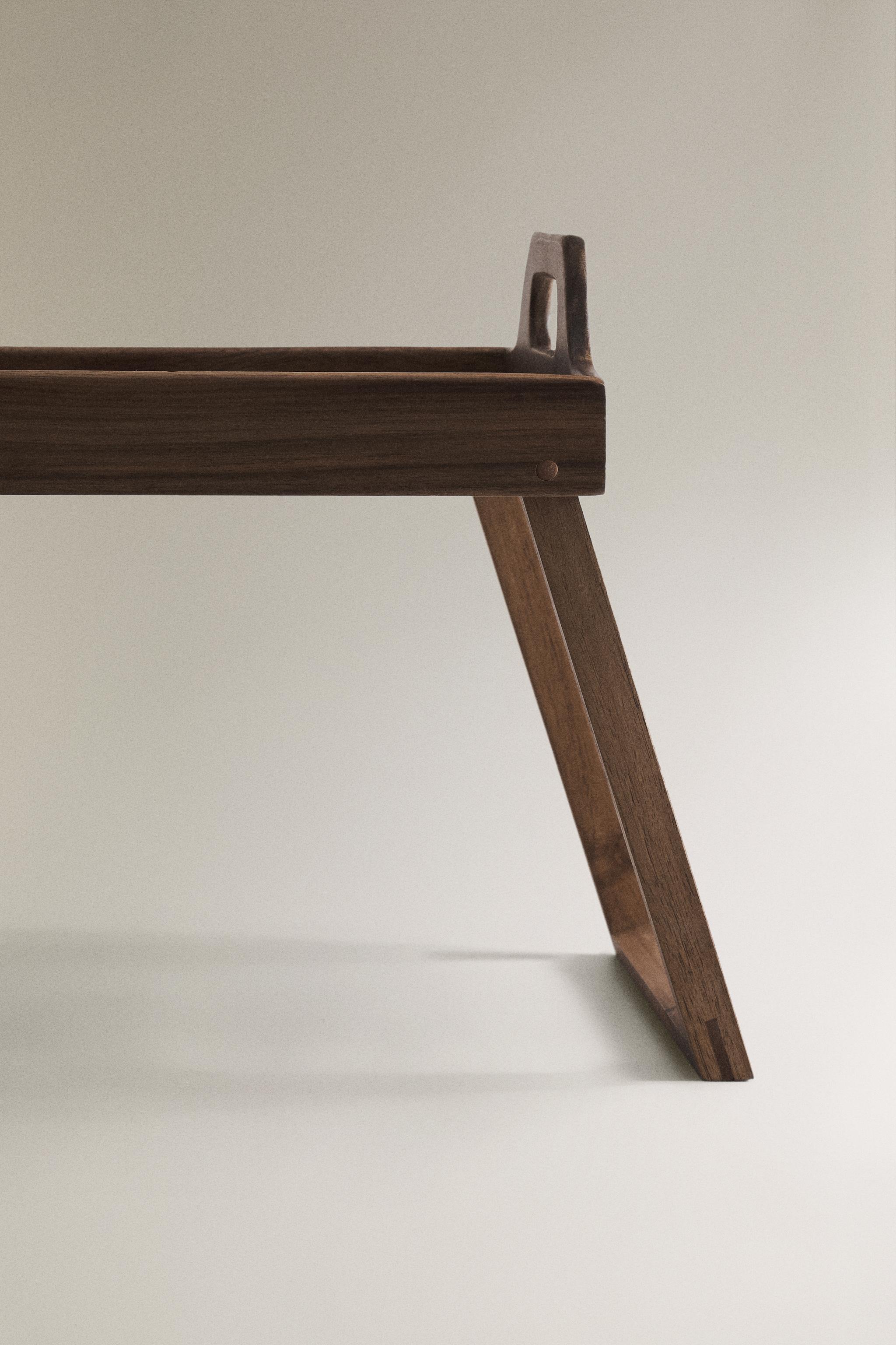 FOLDABLE TRAY WITH HANDLES