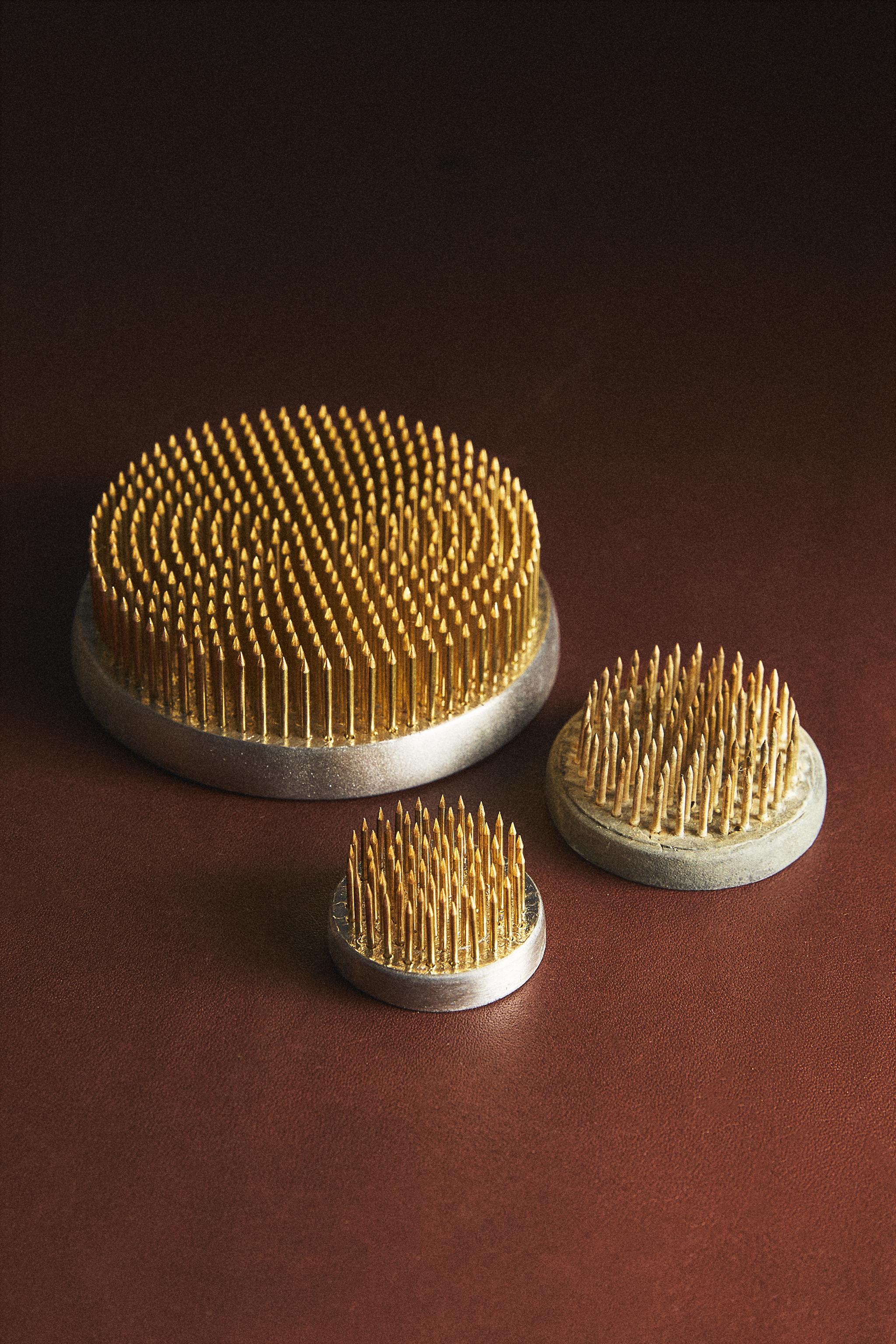 KENZAN FLOWER HOLDER