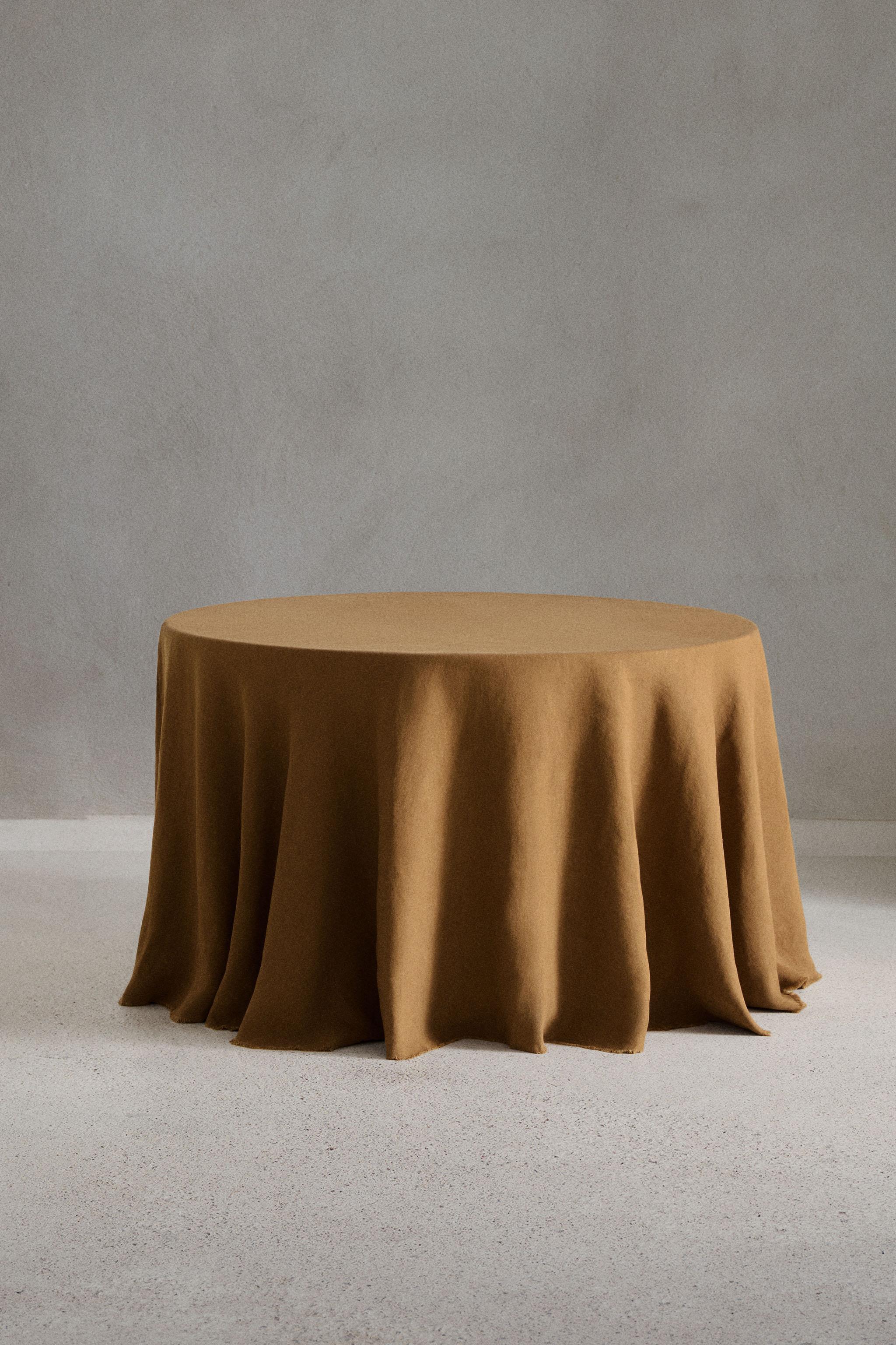 TABLECLOTH 01