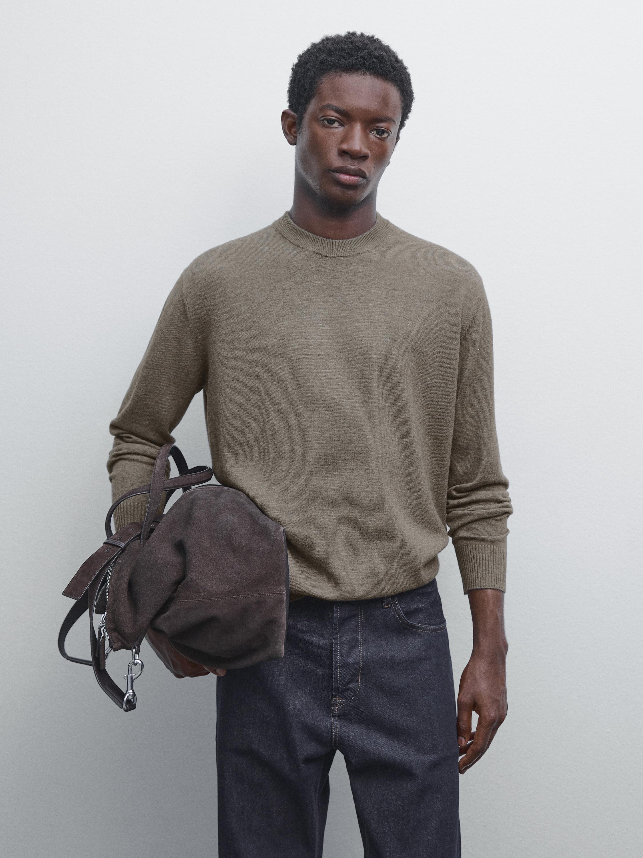 Crew neck knit sweater