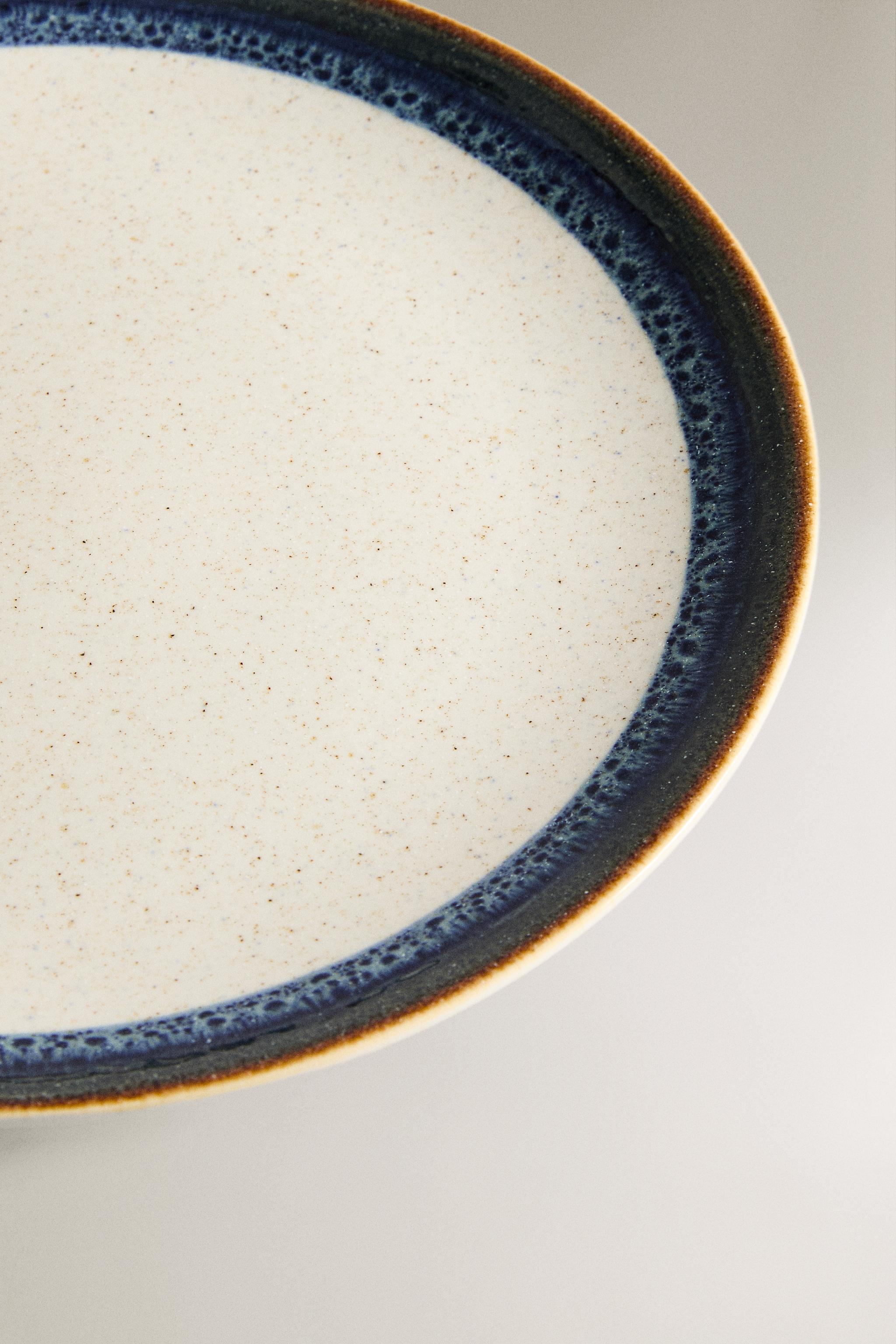 DYED RIM EARTHENWARE DINNER PLATE