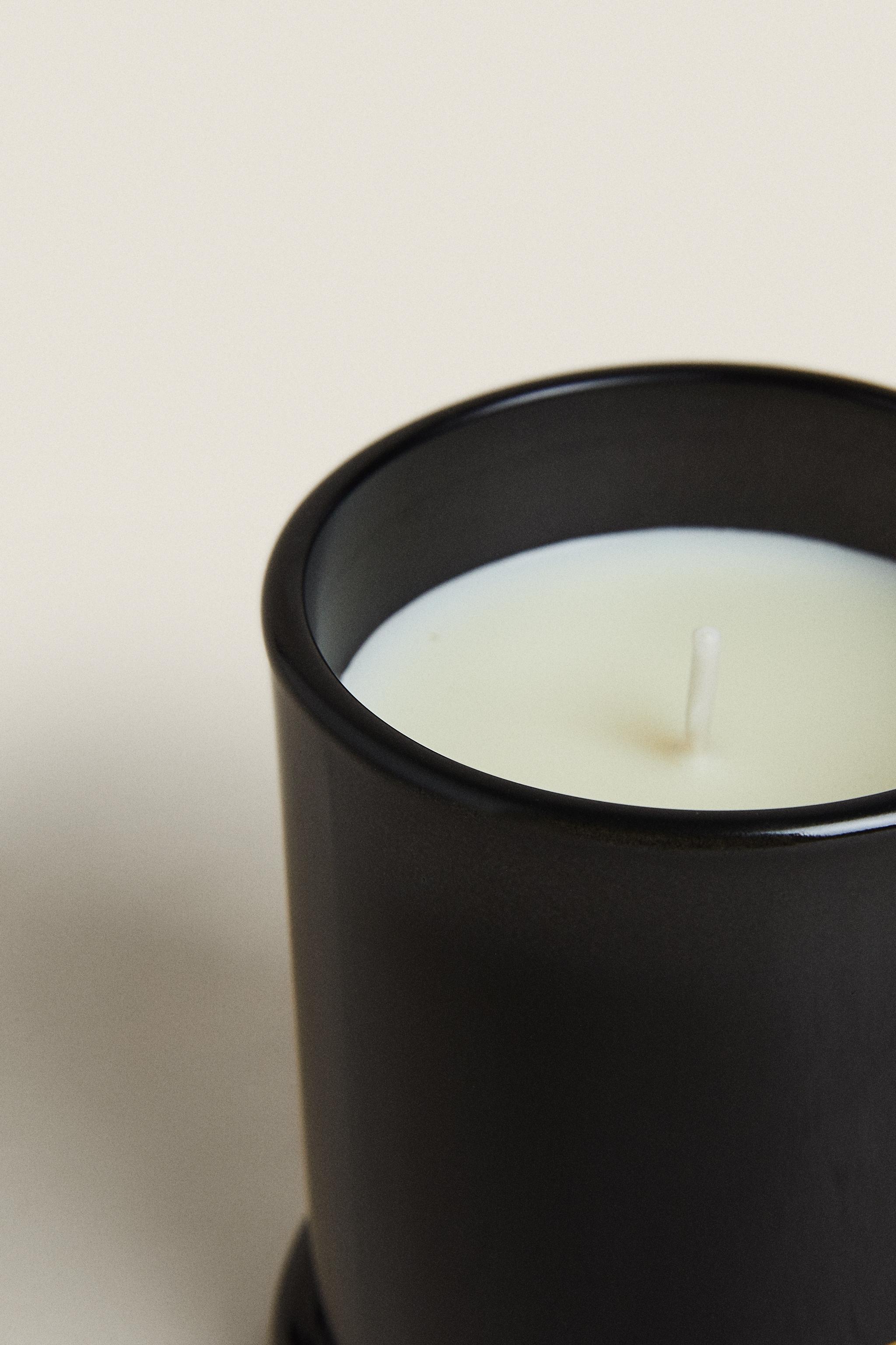 (150 G) CEDAR WOOD SCENTED CANDLE
