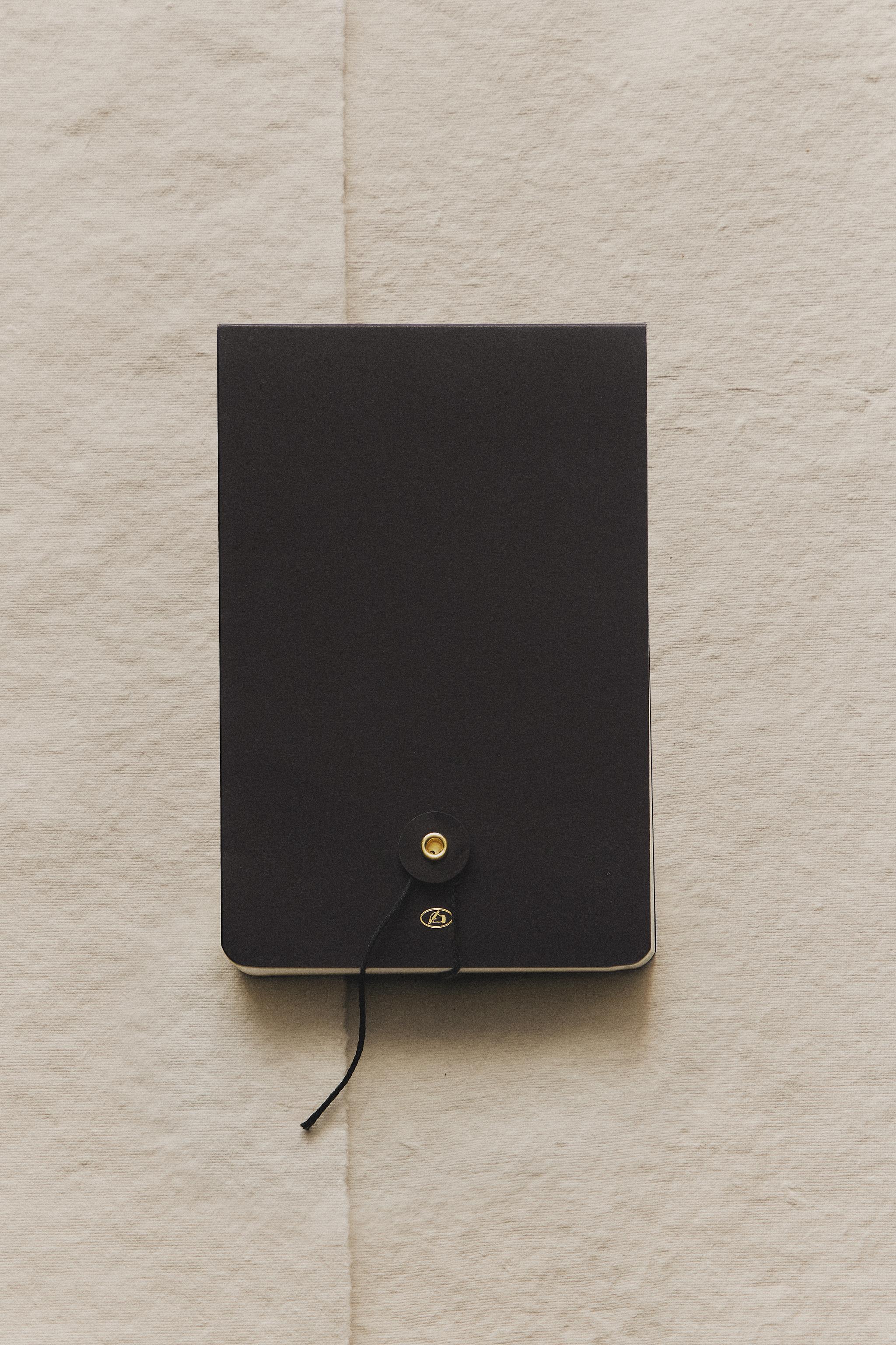 WEEKLY PLANNER WITH A CLASP