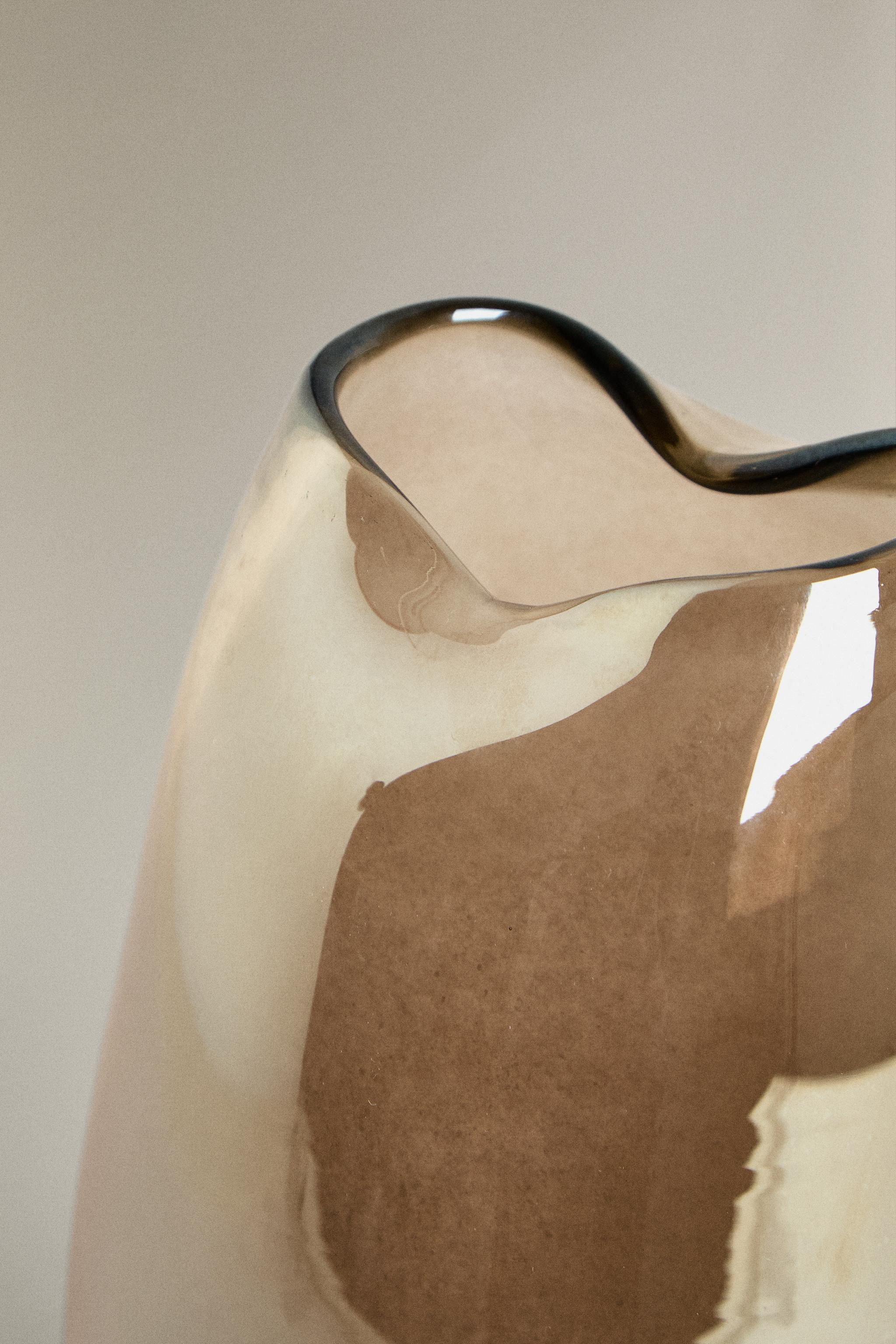 TALL SHINY GLASS VASE