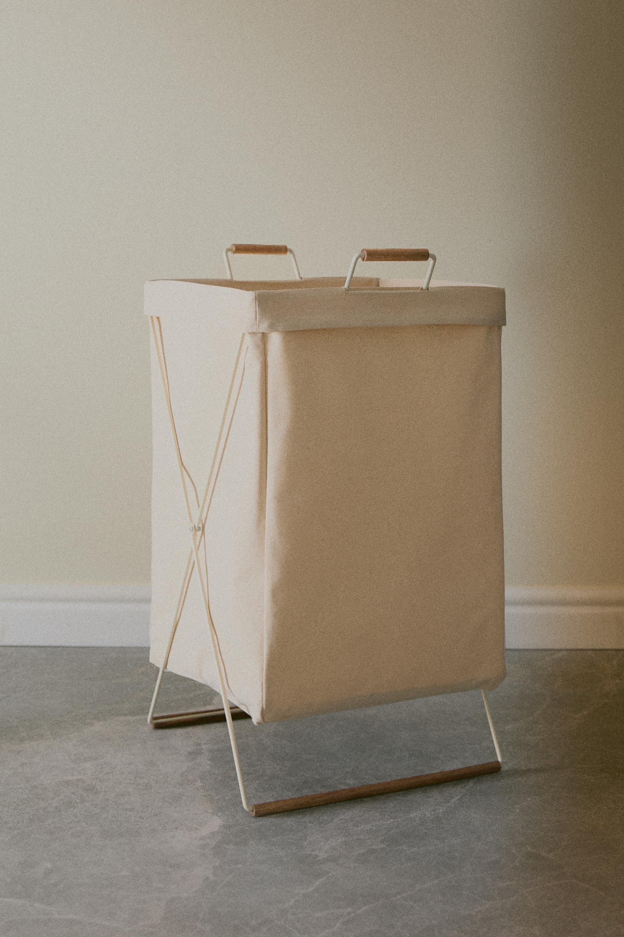 FOLDABLE LAUNDRY BASKET