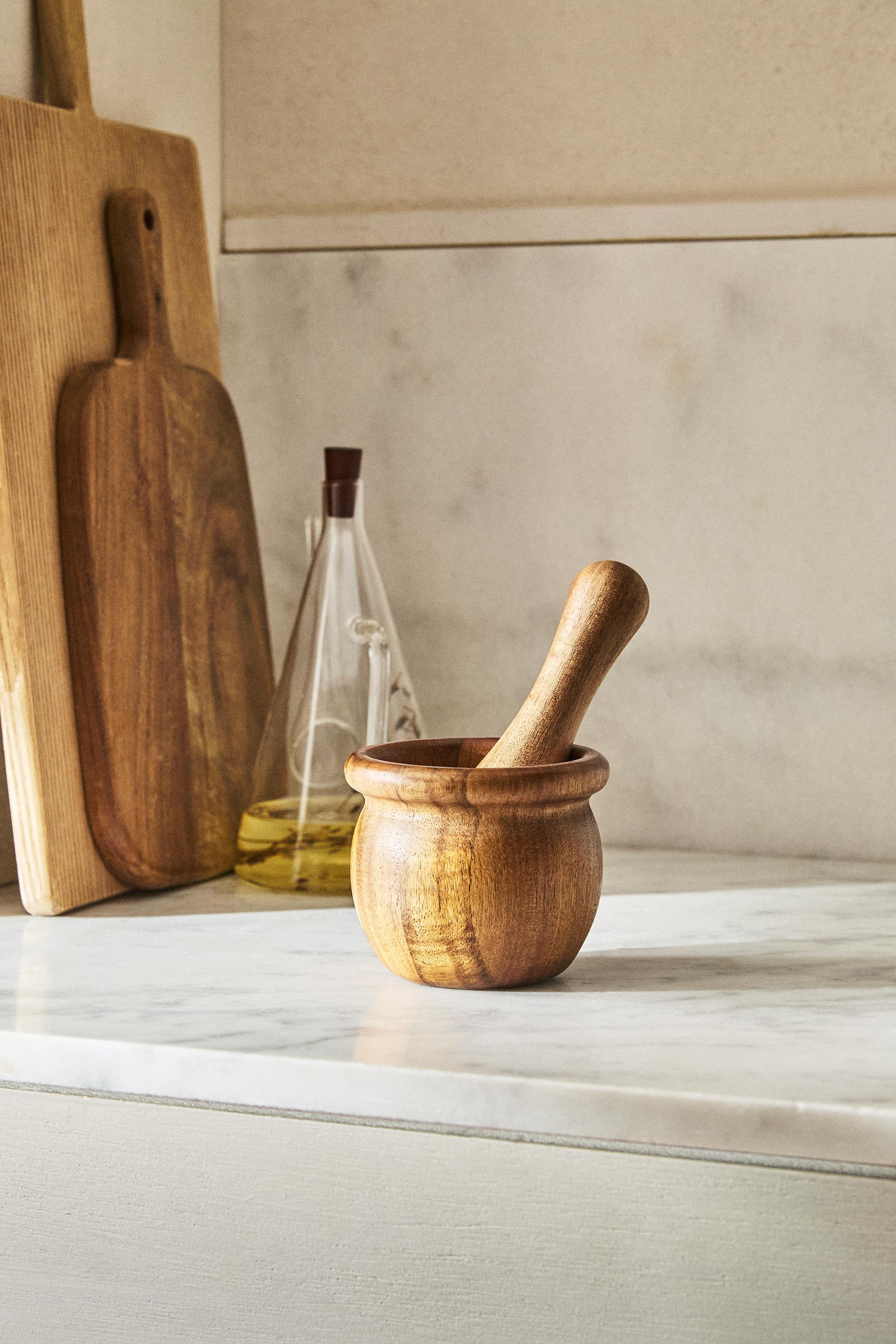 PESTLE AND MORTAR MADE OF ACACIA WOOD