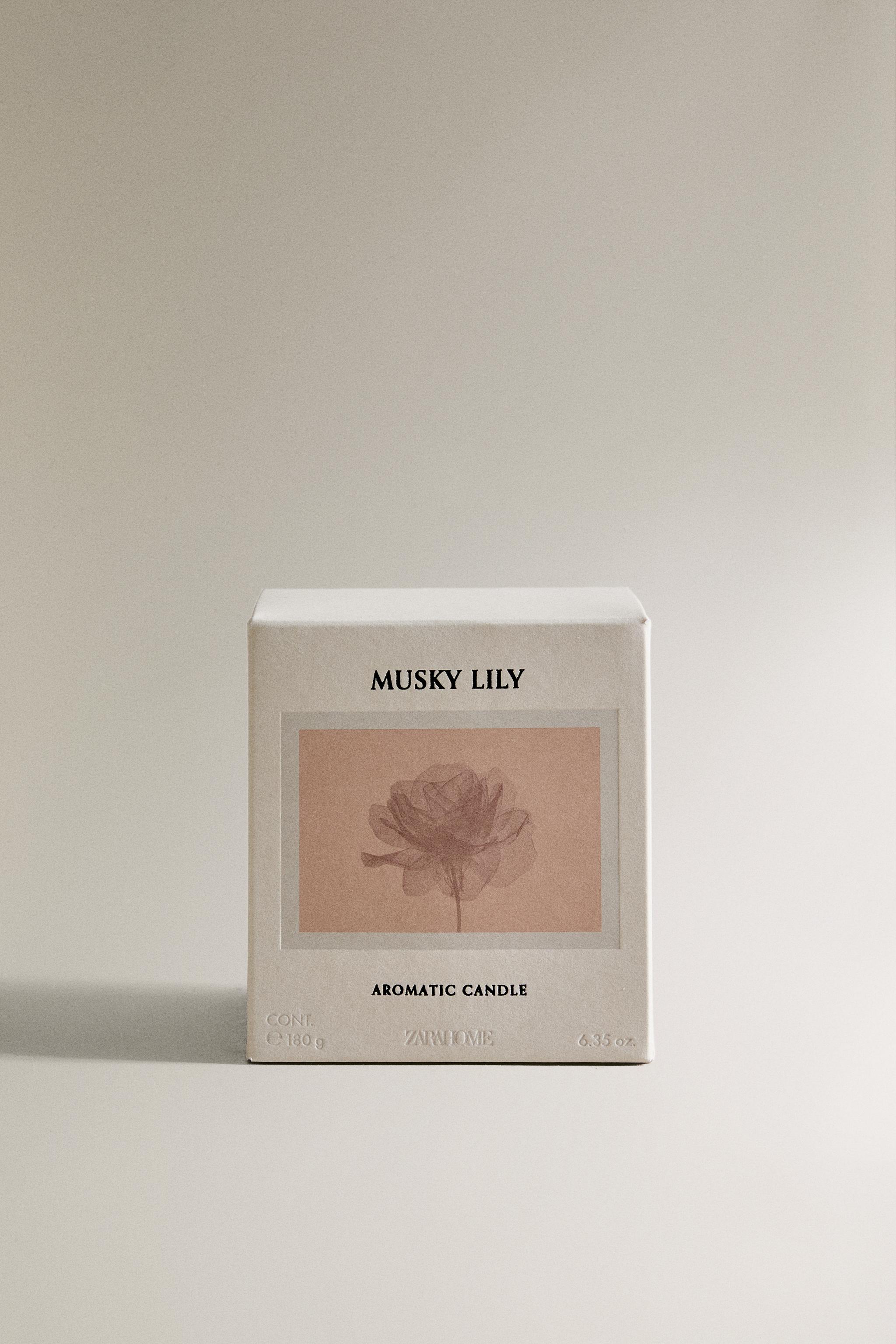 (180 G) MUSKY LILY SCENTED CANDLE