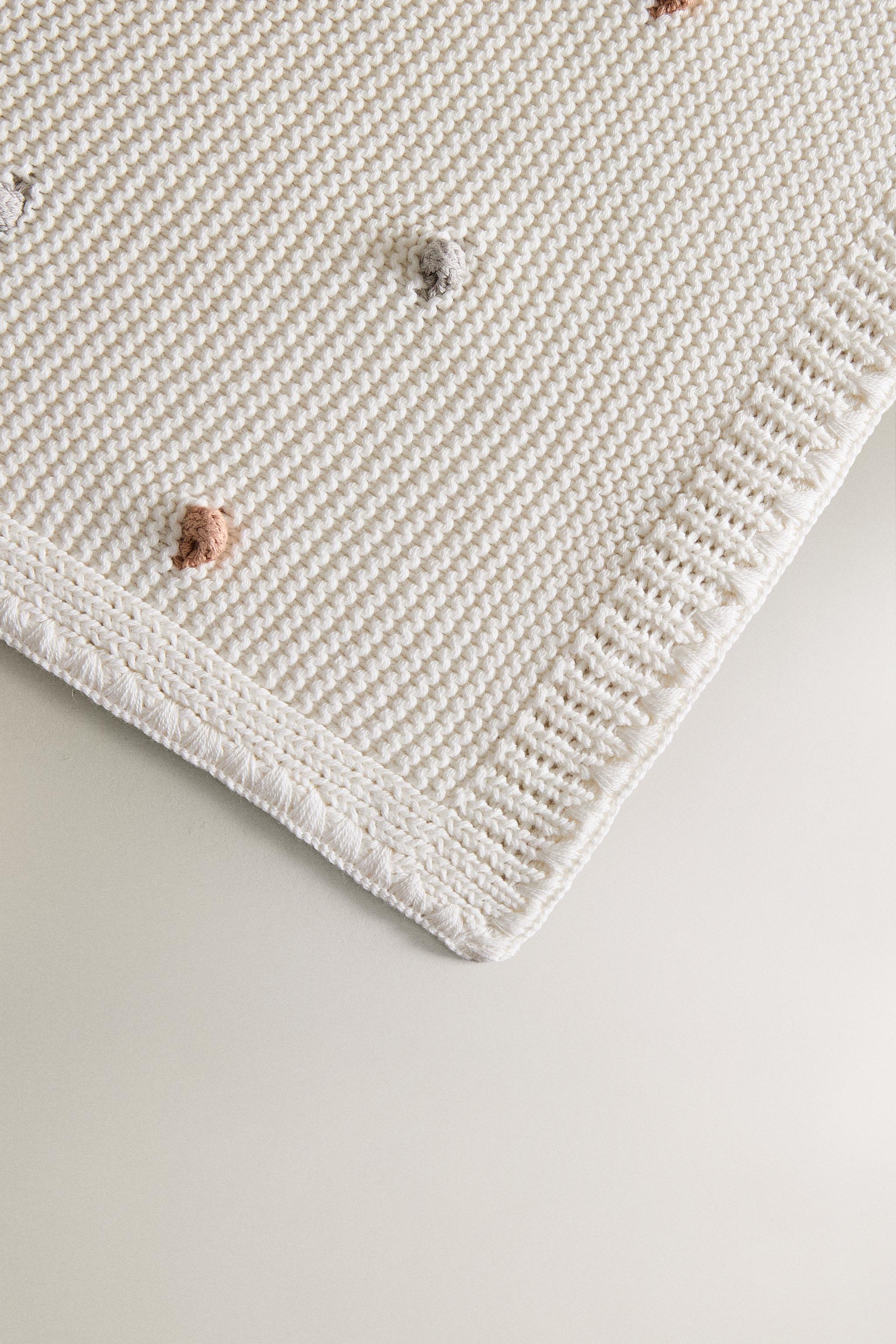 CHILDREN’S KNIT BLANKET