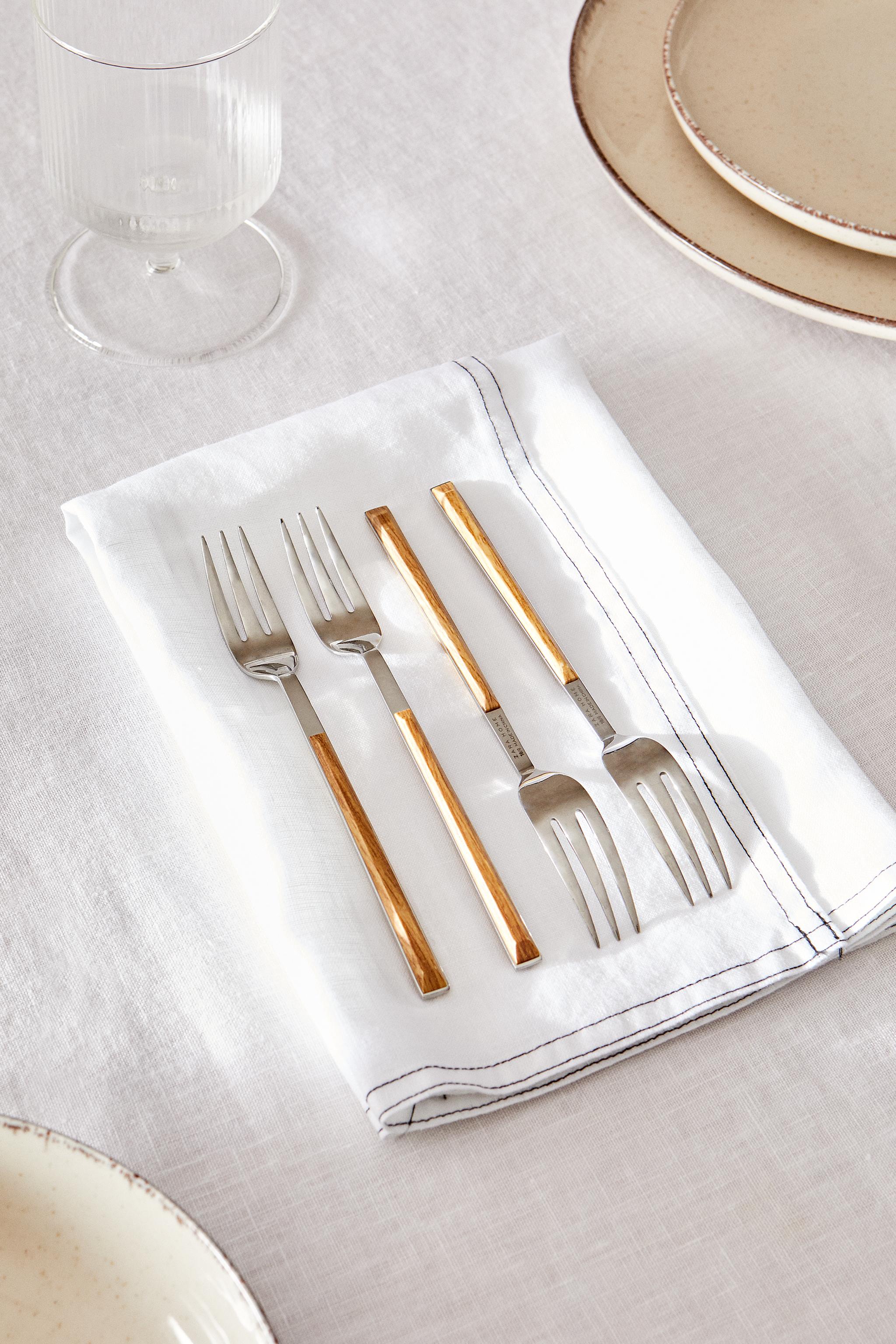 SET OF DESSERT FORKS WITH WOOD-DESIGN HANDLES (SET OF 4)