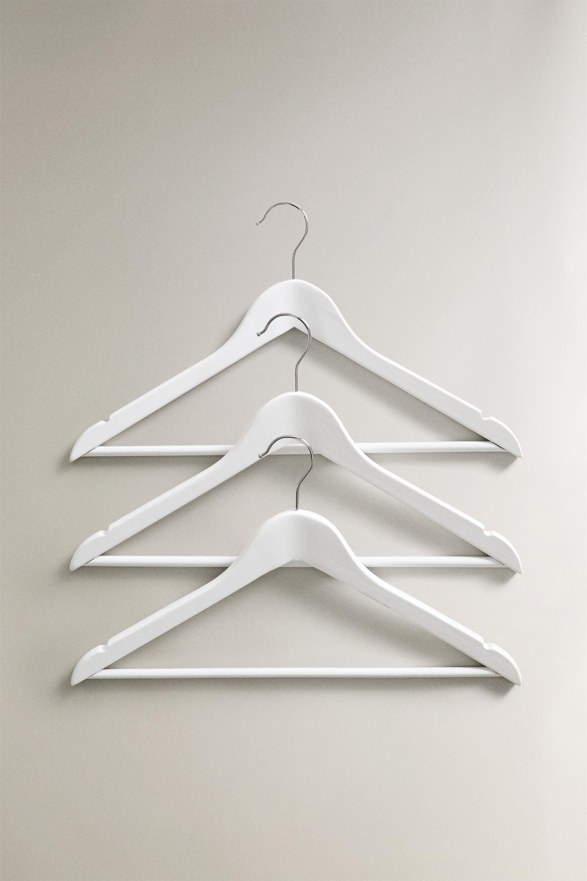 LACQUERED WOODEN HANGER (SET OF 3)