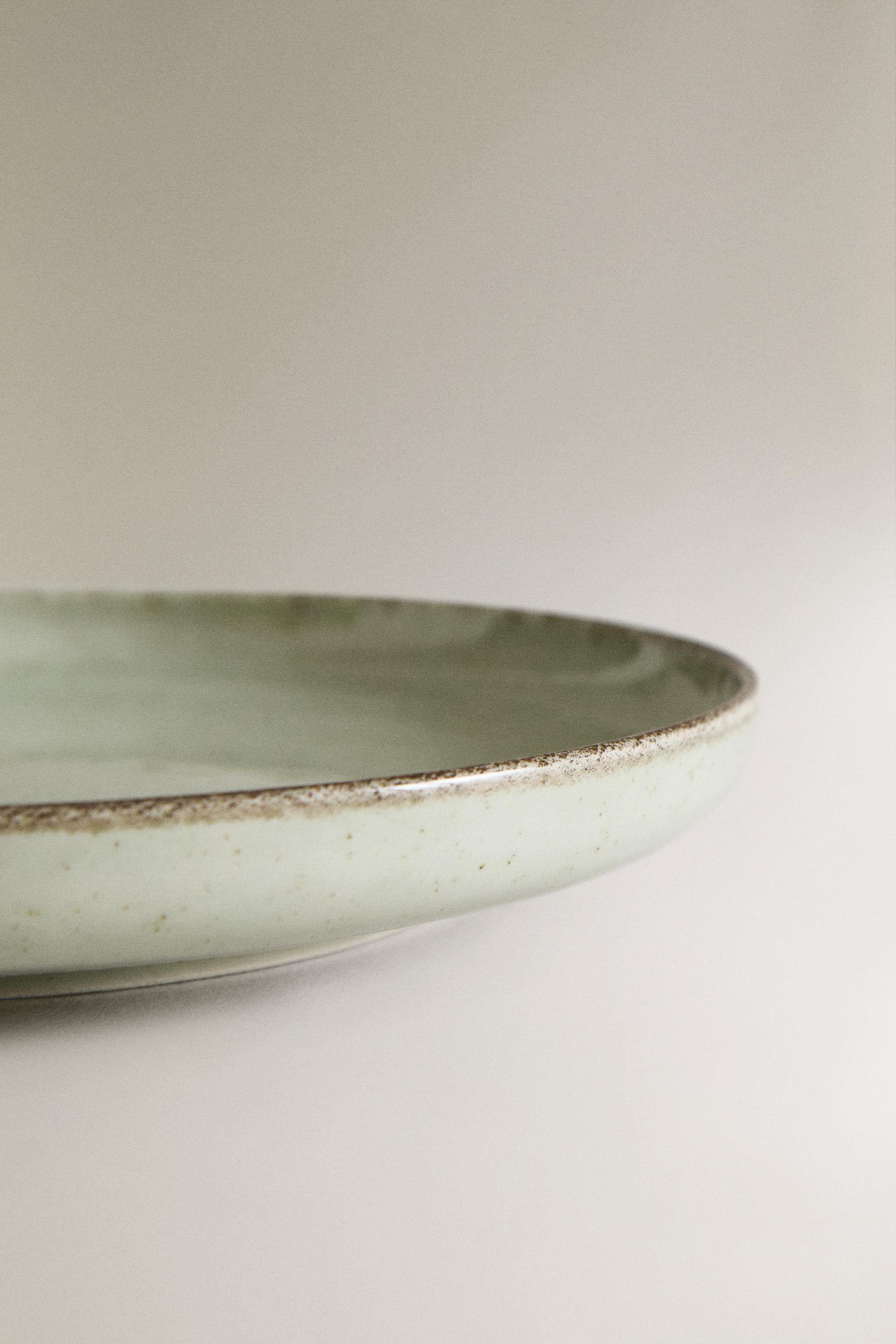 PORCELAIN DESSERT PLATE WITH ANTIQUE FINISH RIM