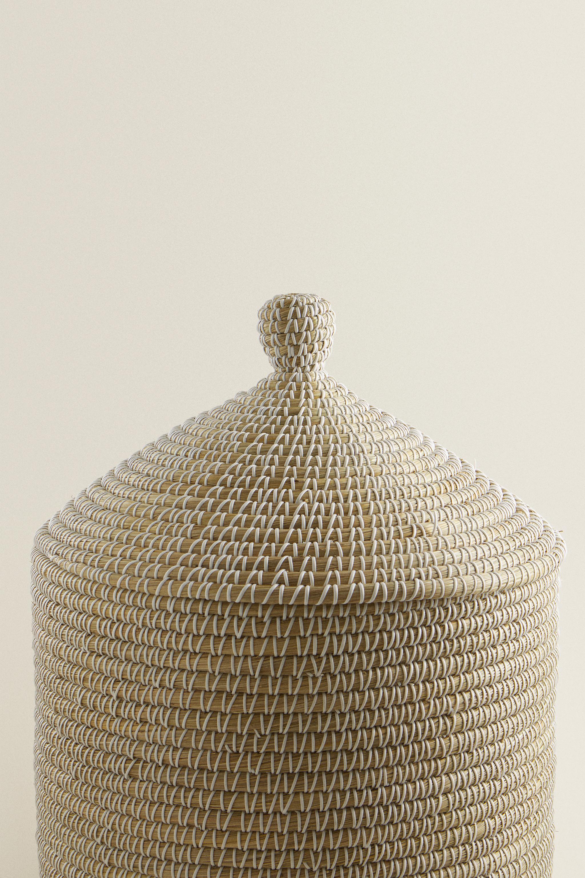 ROUND BASKET WITH LID