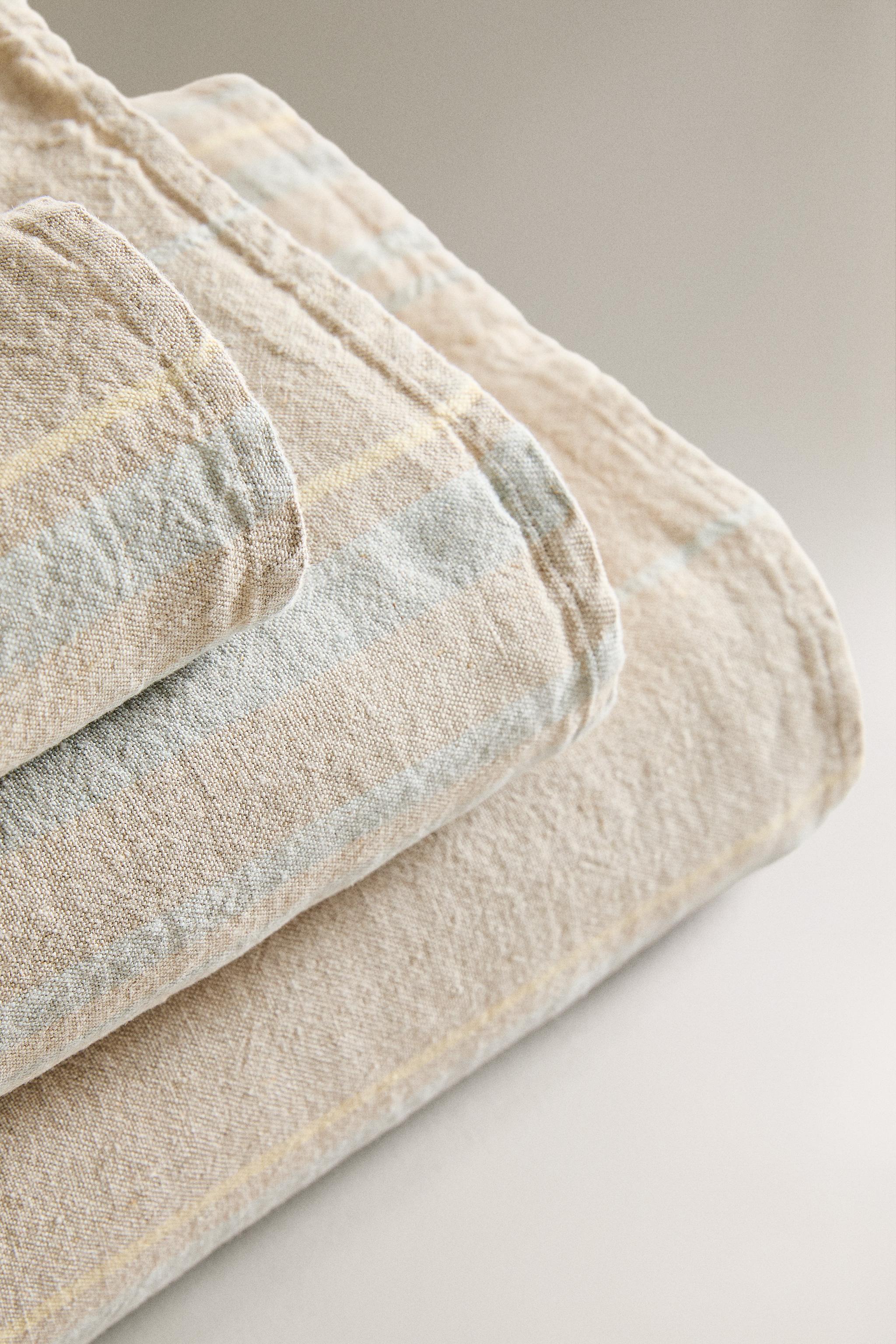 STRIPED LINEN BATH TOWEL