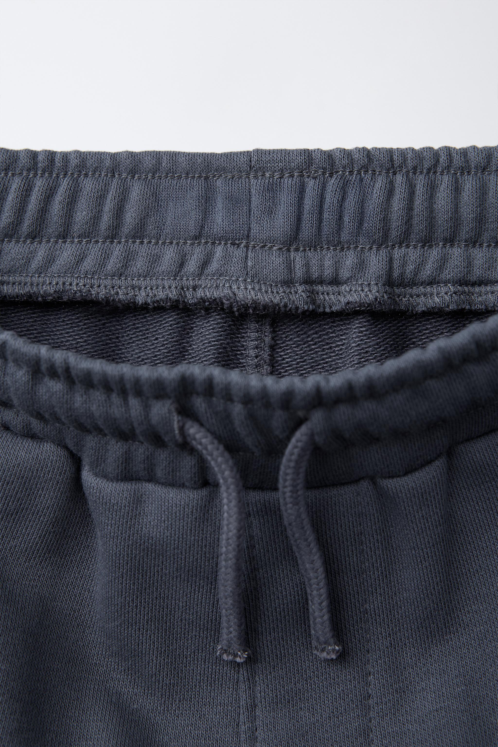 LABEL SWEATSHIRT AND JOGGER SET