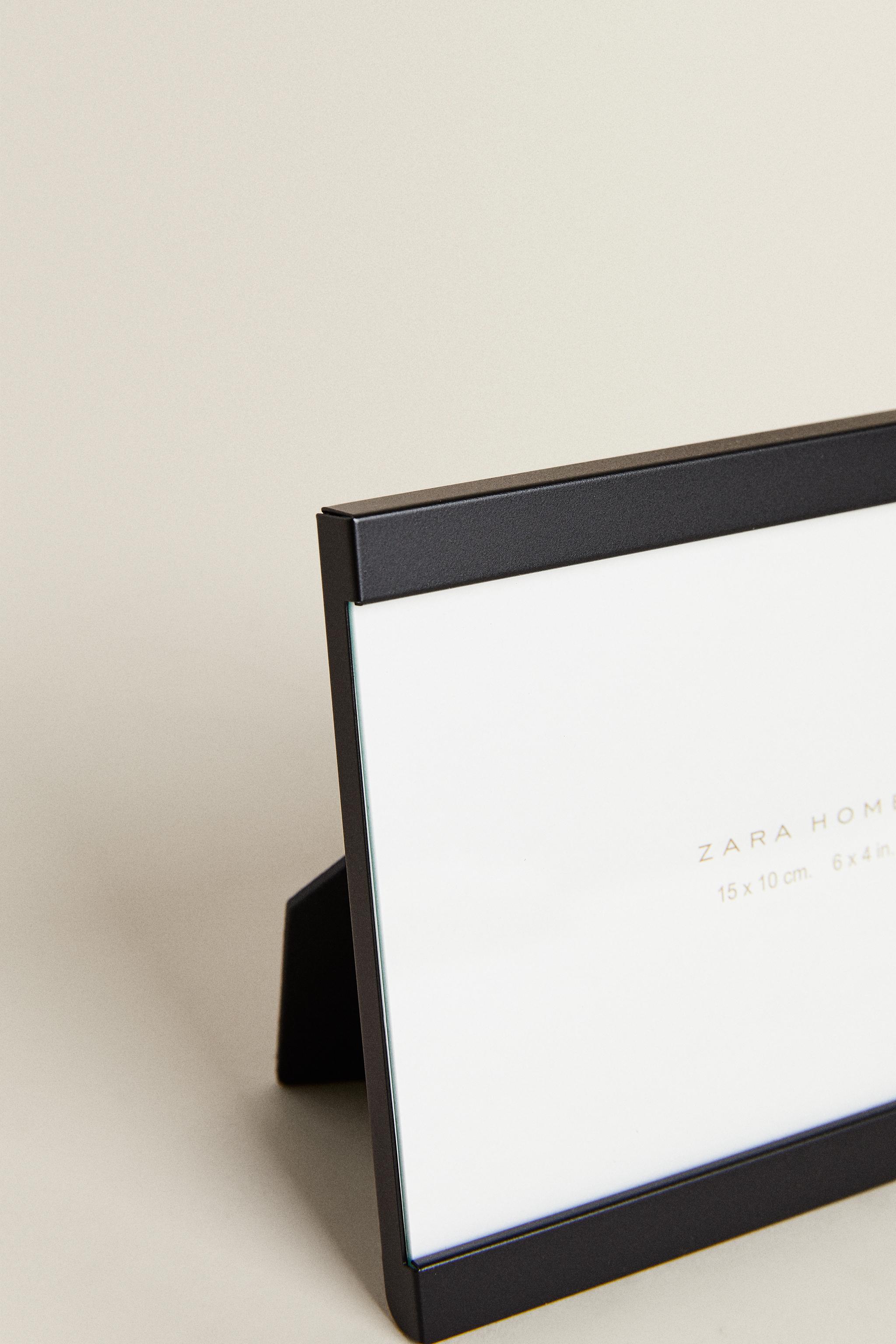 BLACK METAL PICTURE FRAME