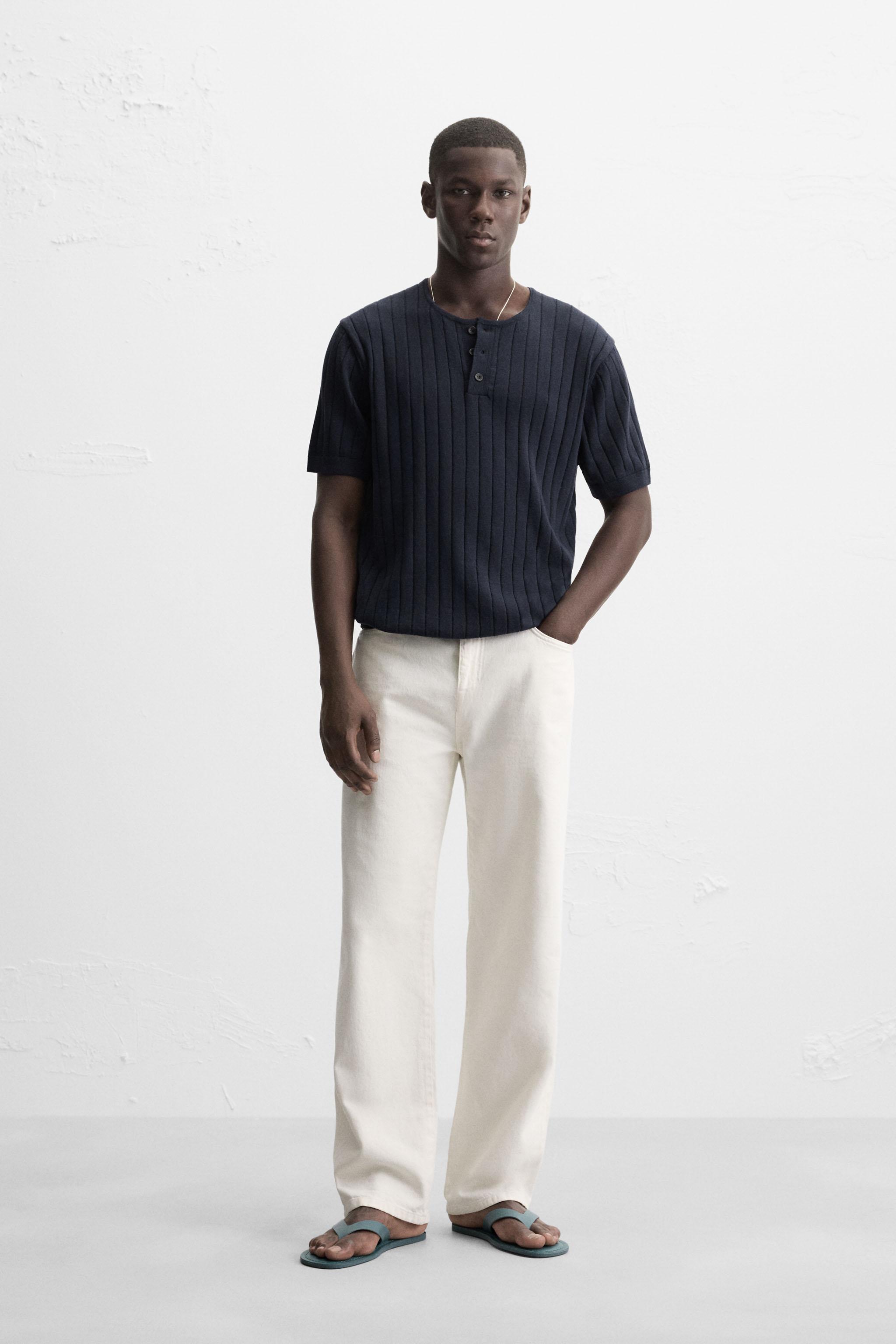 KNIT T-SHIRT WITH BUTTONED NECK