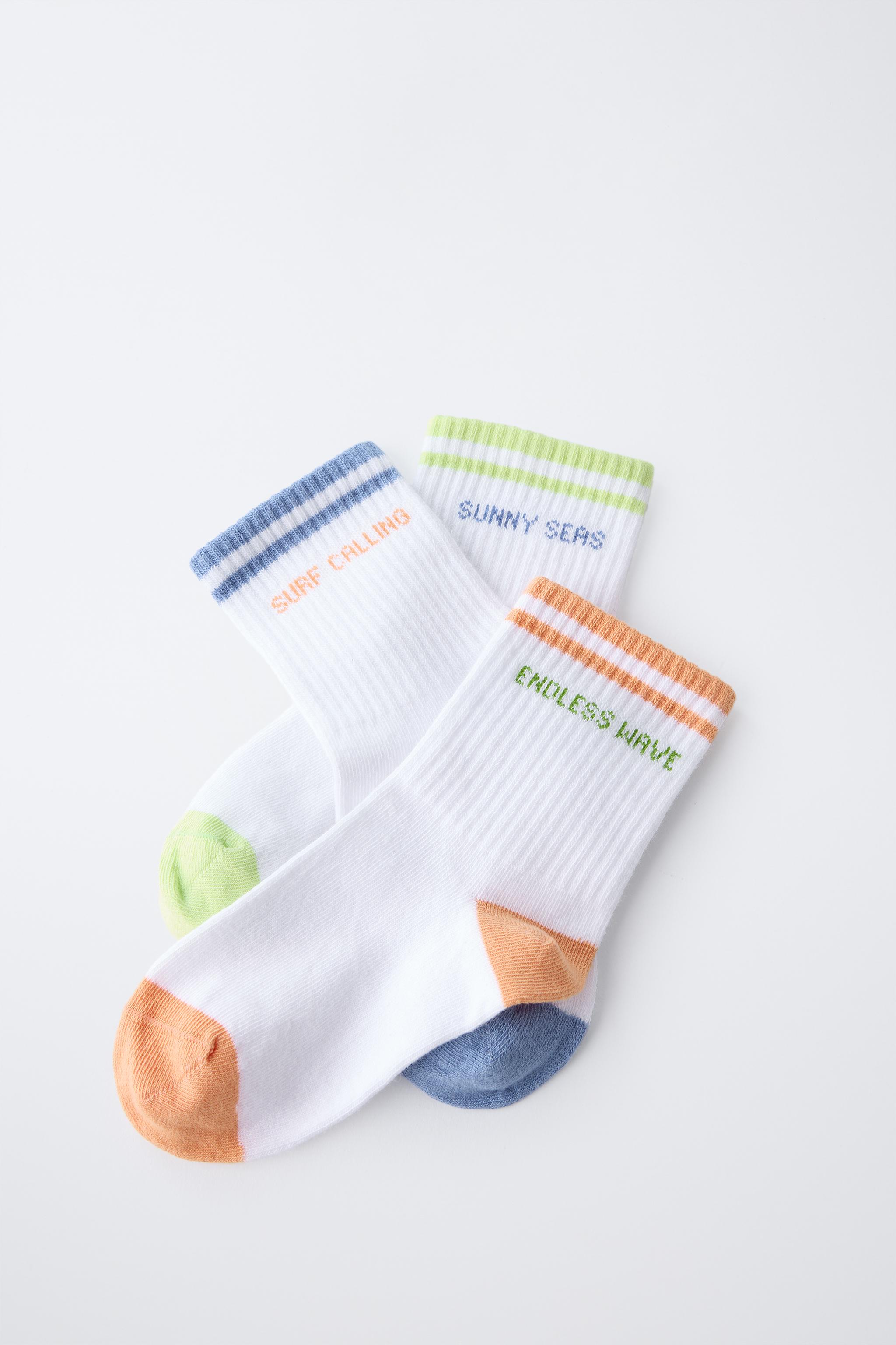 THREE-PACK OF STRIPED AND TEXT SOCKS