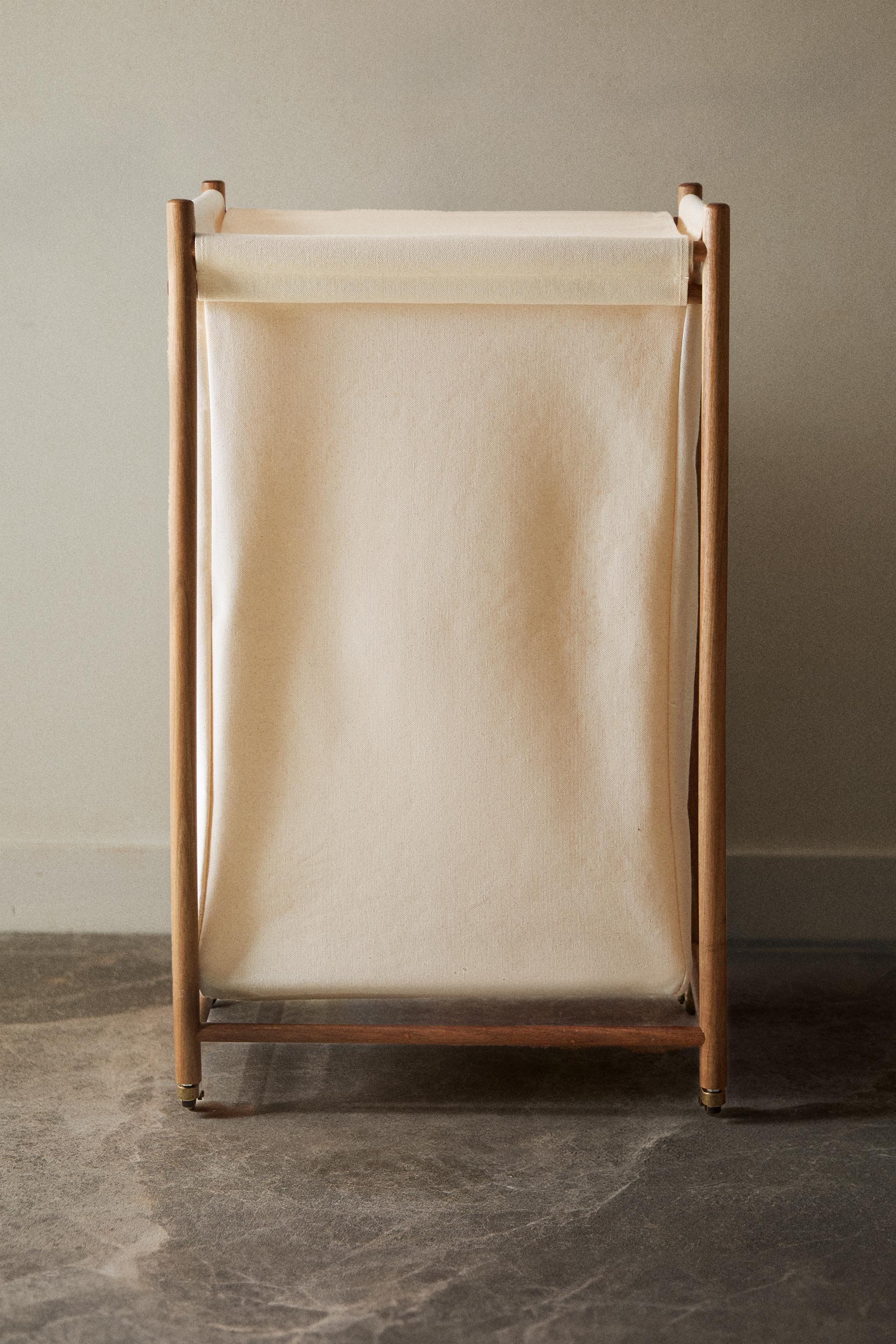 LAUNDRY BASKET WITH LID