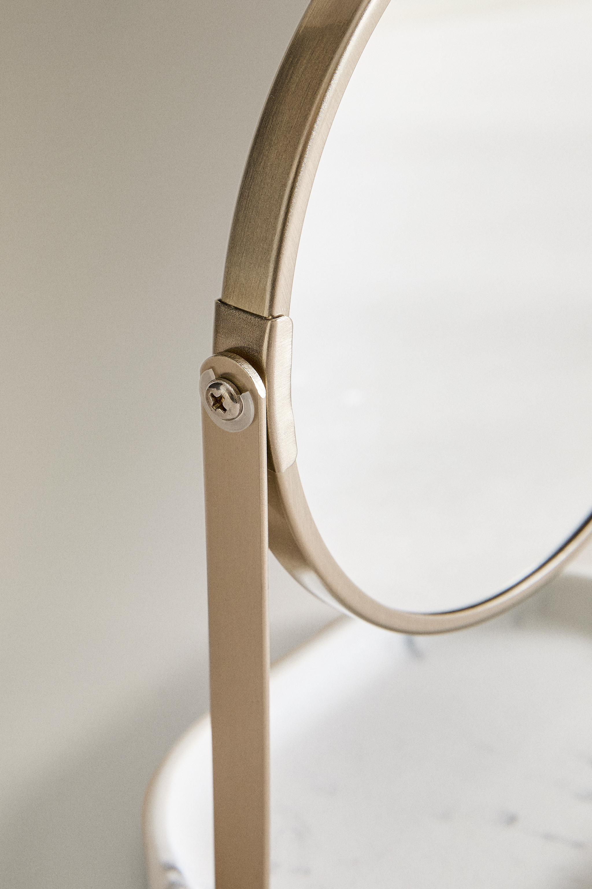 MARBLE-EFFECT MIRROR