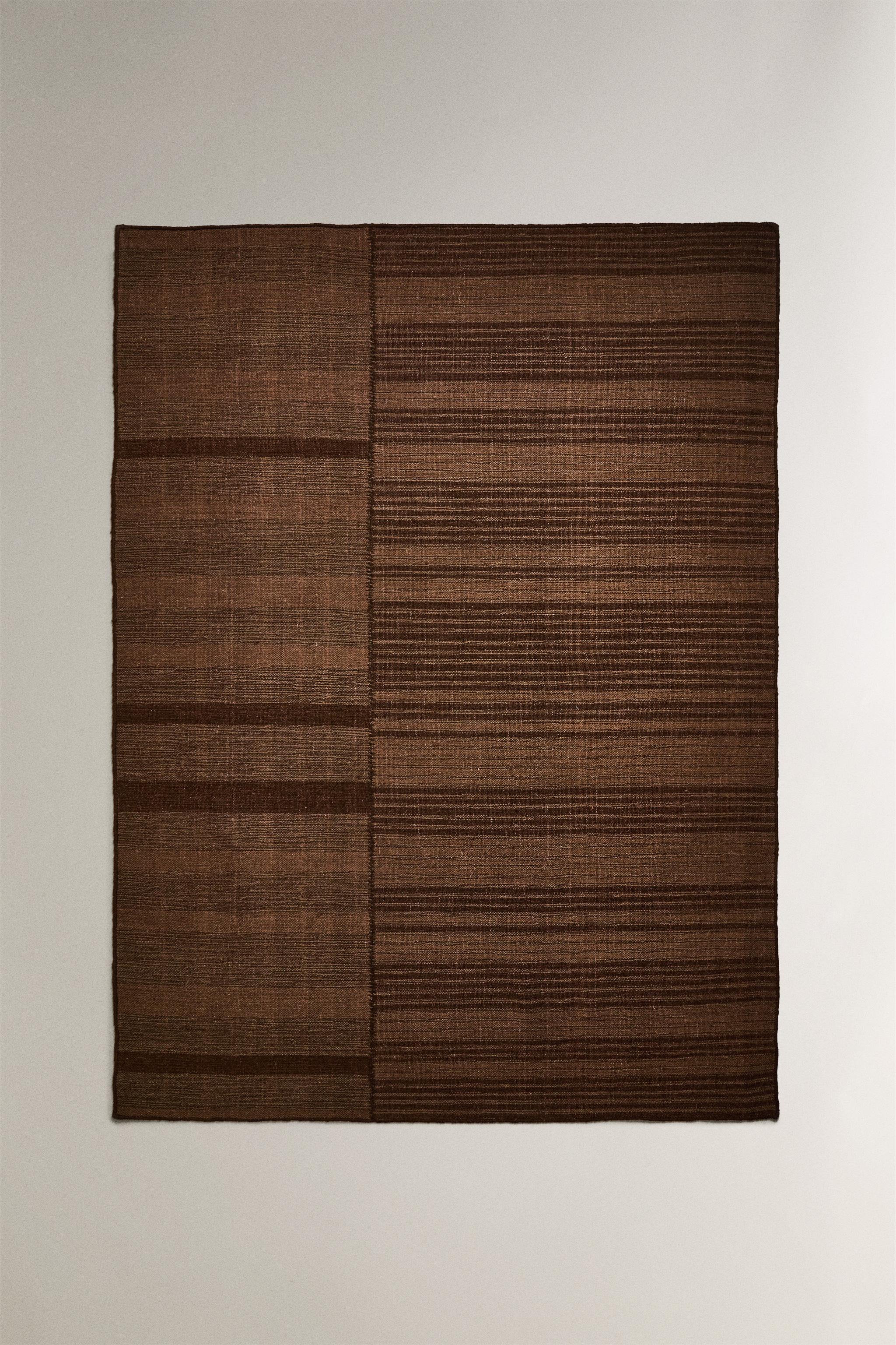 WOOL AREA RUG WITH CONTRASTING LINES