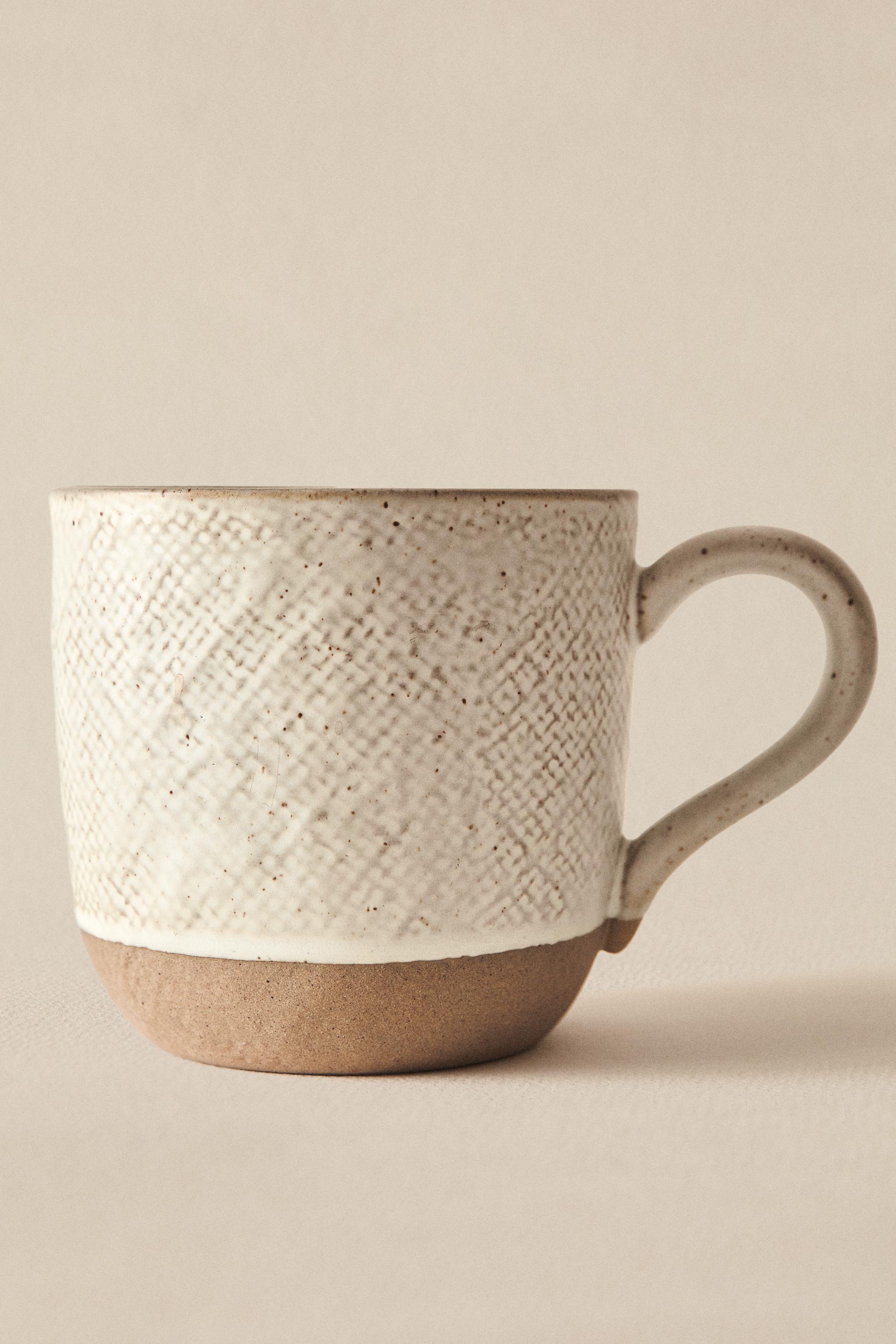 MUG WITH RAISED DESIGN