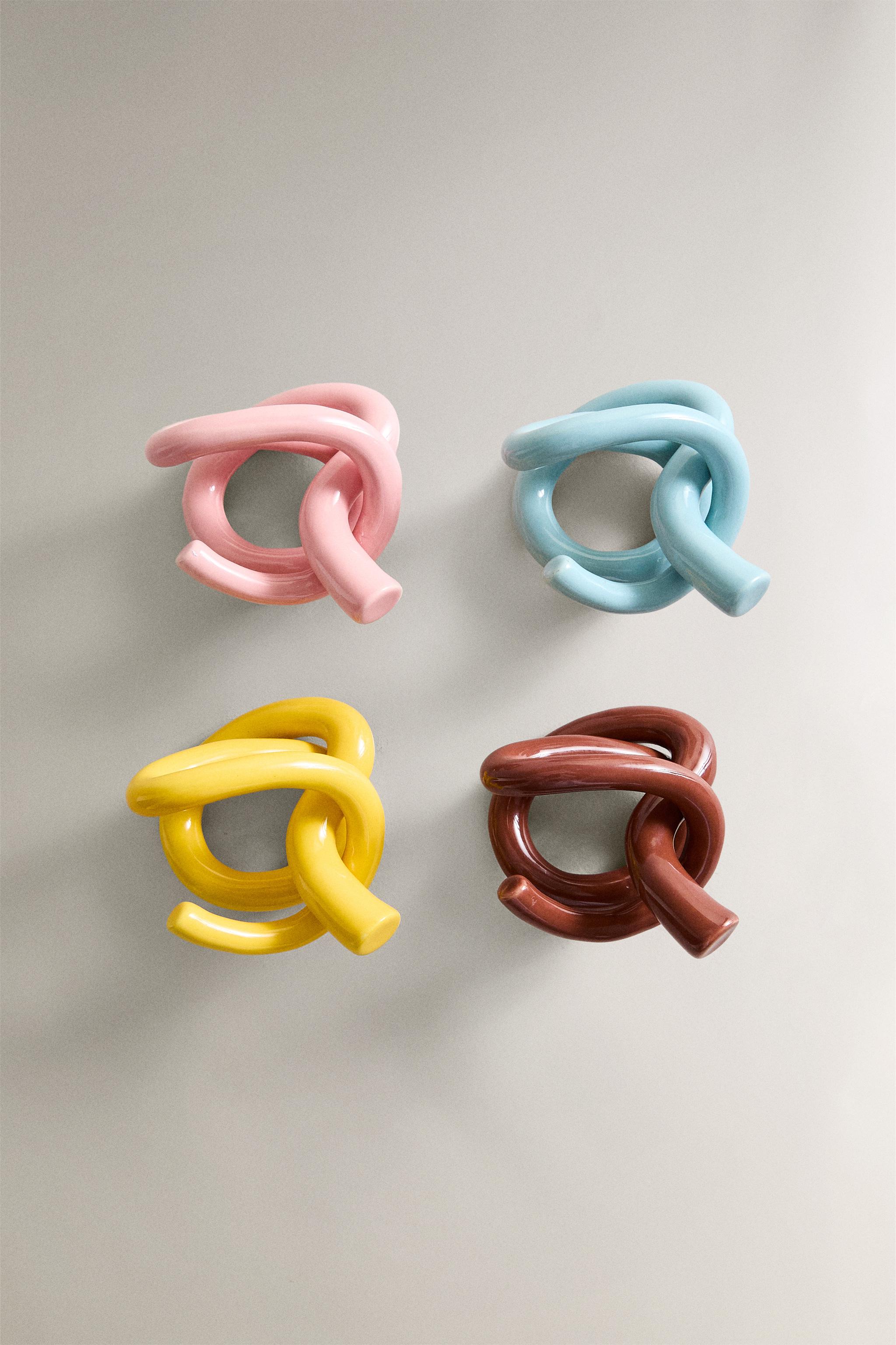 SET OF TEXTURED CERAMIC NAPKIN RINGS (SET OF 4) X COLLAGERIE