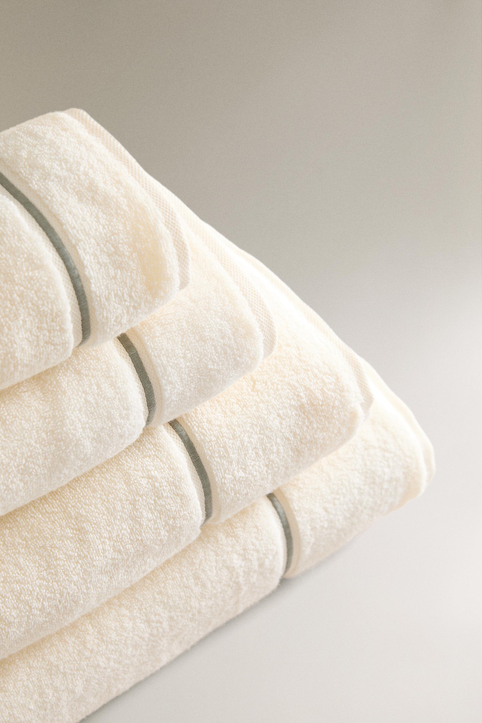 EMBROIDERED TRIM BATH TOWEL