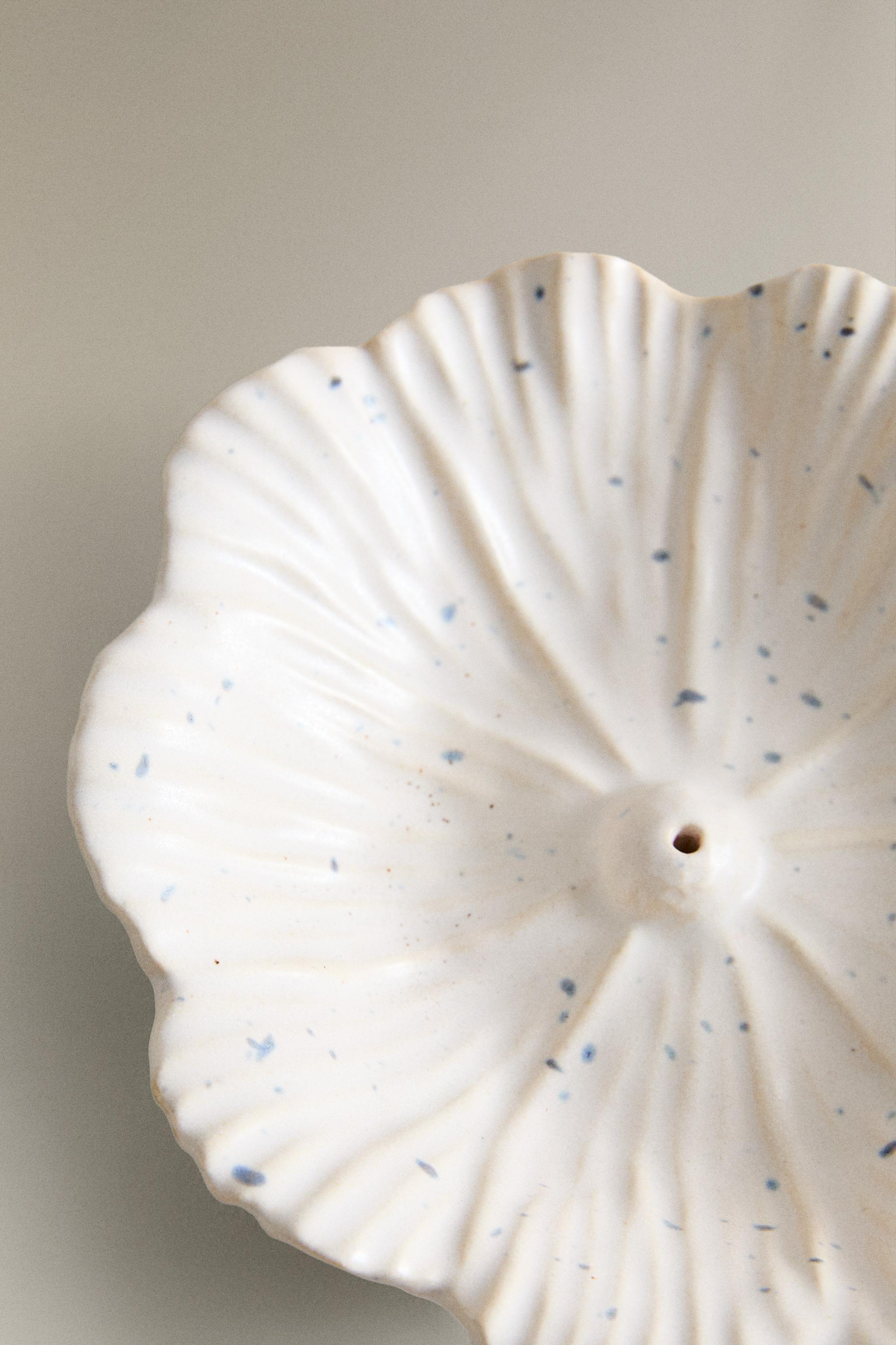 CERAMIC FLORAL INCENSE BURNER