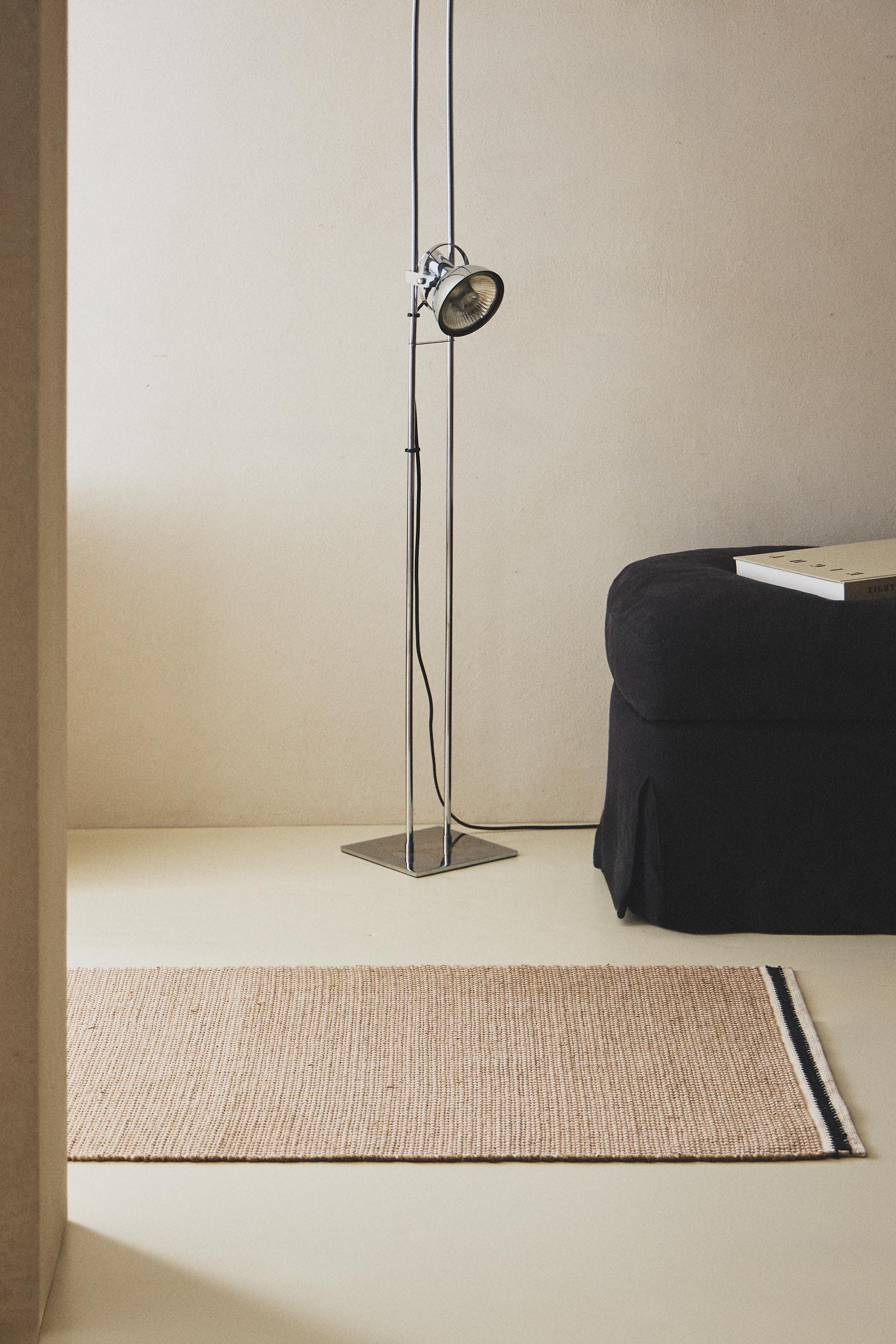 NON-SLIP STRIPED JUTE RUG