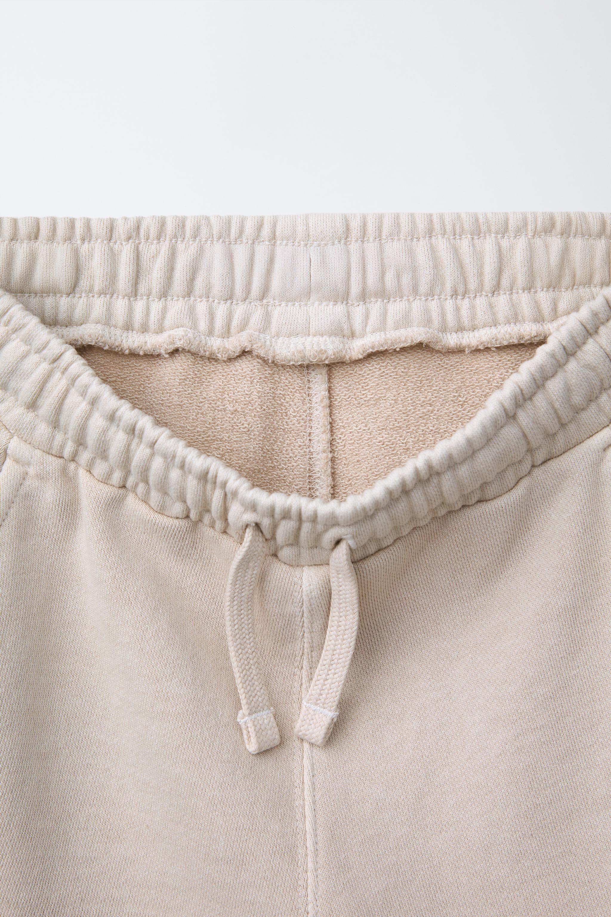 STRAIGHT FIT GRAFFITI CARGO PLUSH SHORTS