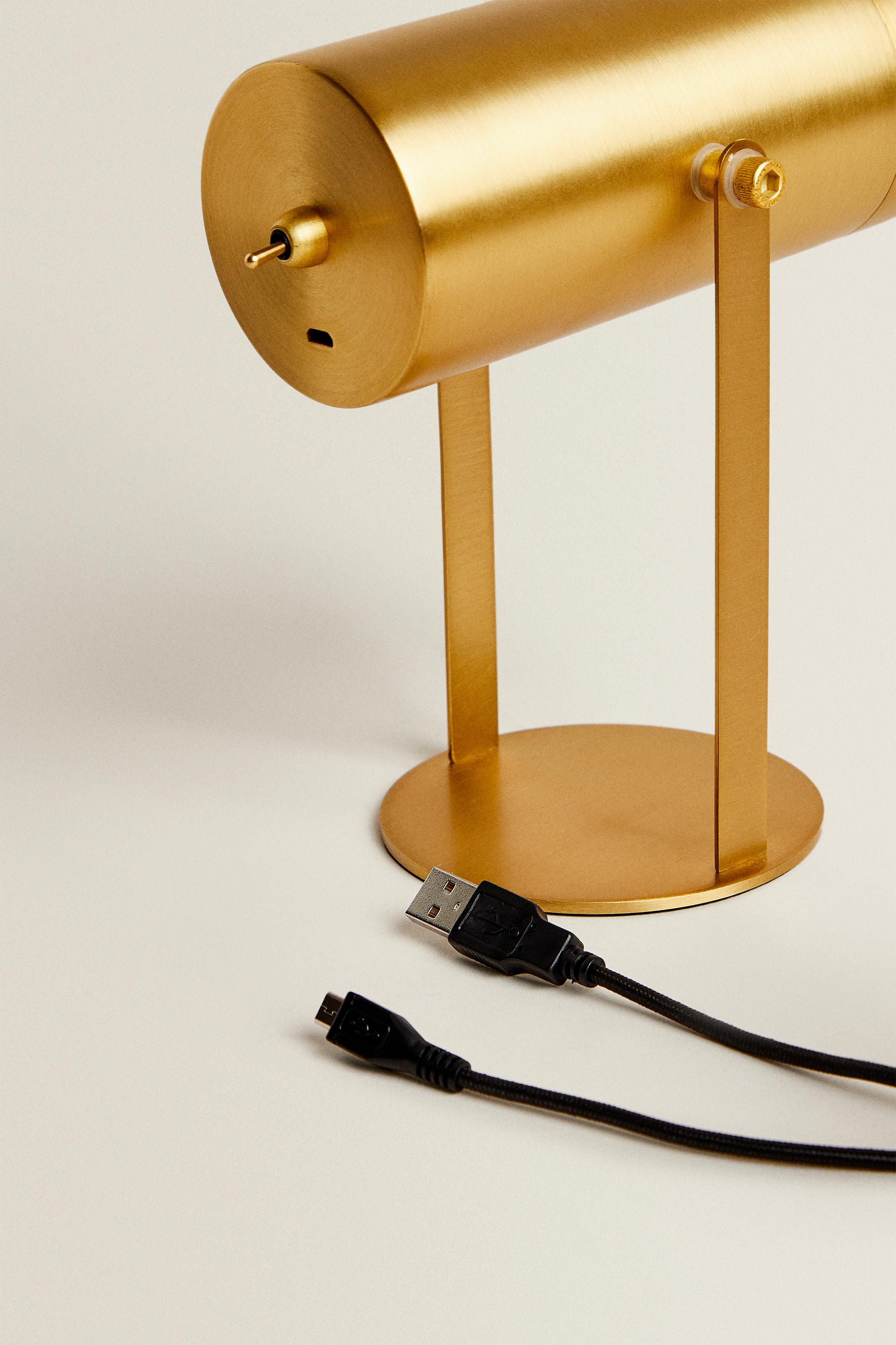 LAMP | USB RECHARGEABLE TABLE SPOTLIGHT