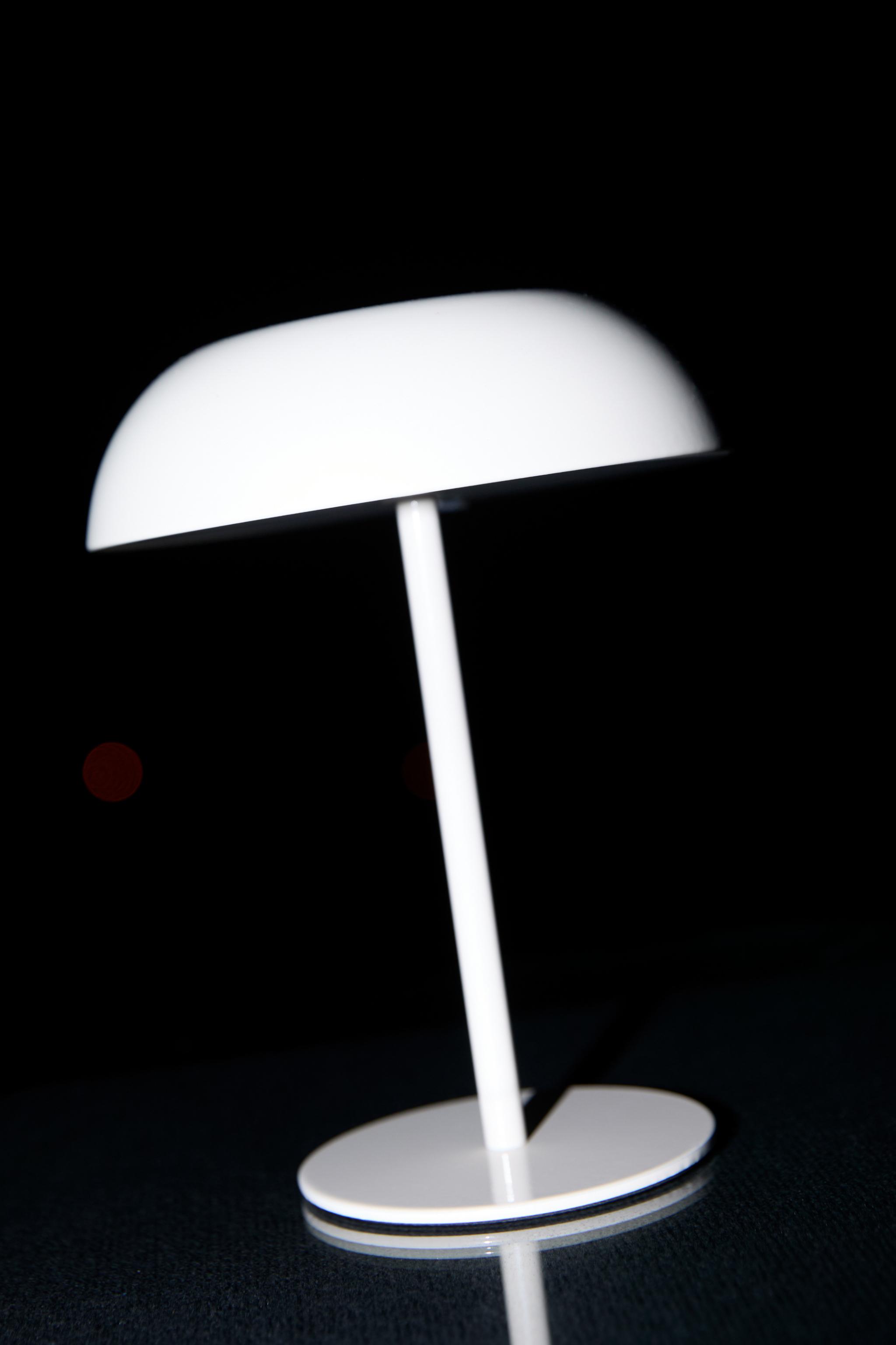 MONOCHROME TOUCH TABLE LAMP