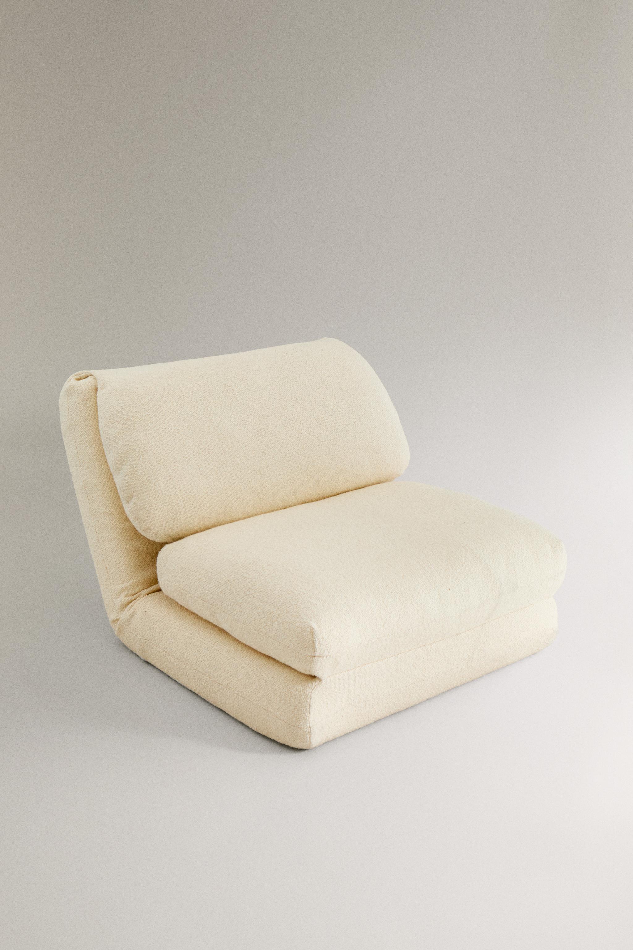 BOUCLÉ FOLDING LOUNGE CHAIR