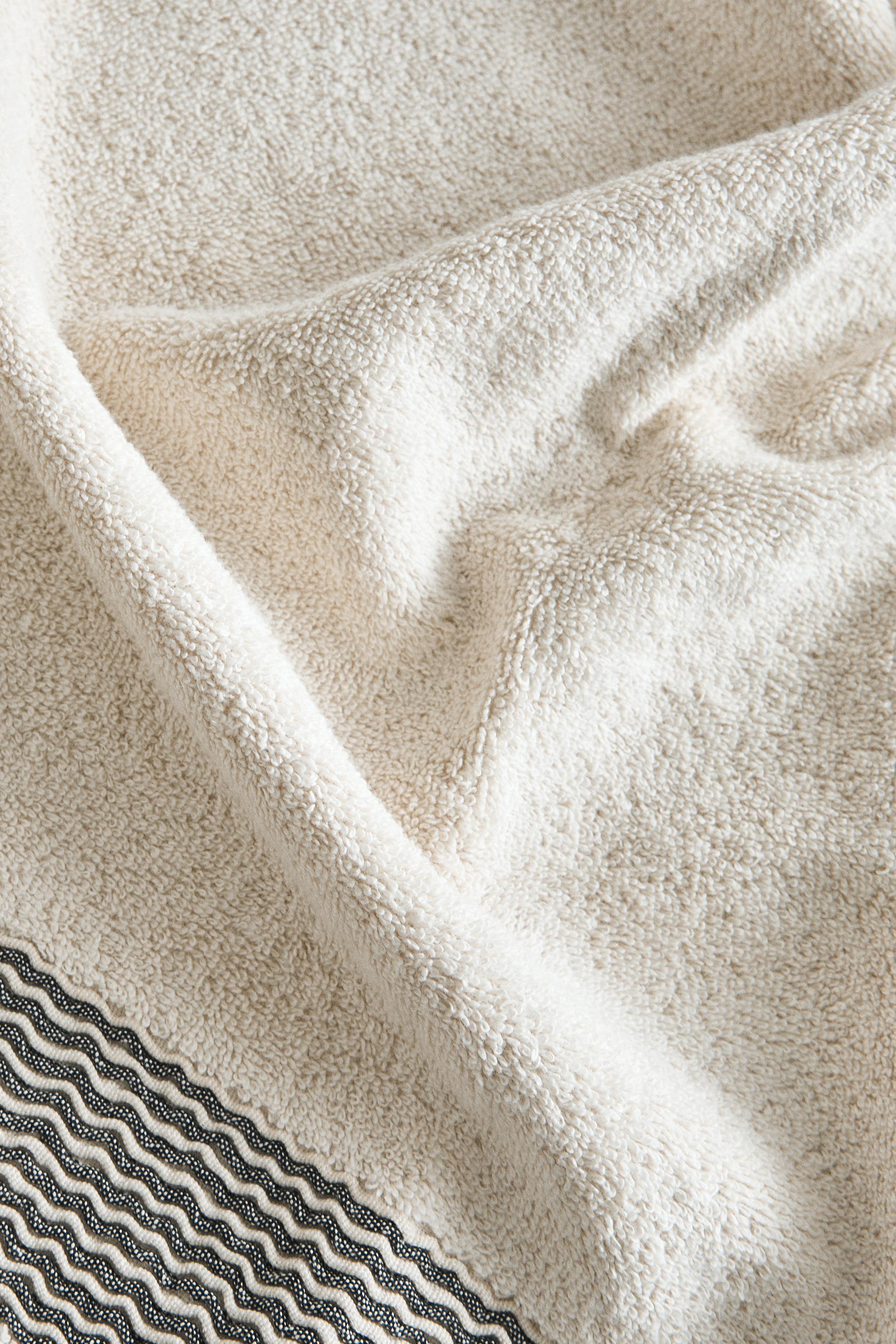 COTTON BATH TOWEL WITH PLEATED BORDER