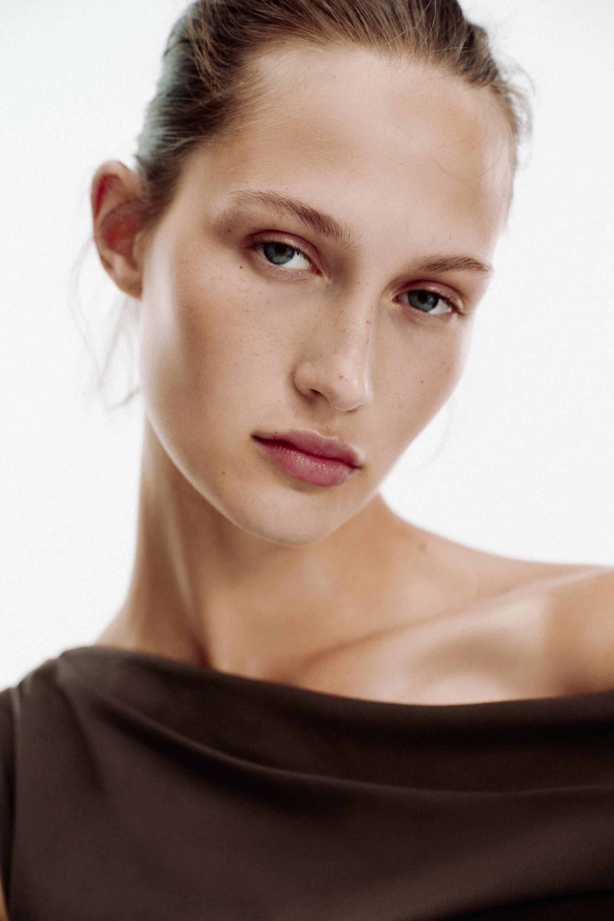 ASYMMETRIC TEXTURED TOP