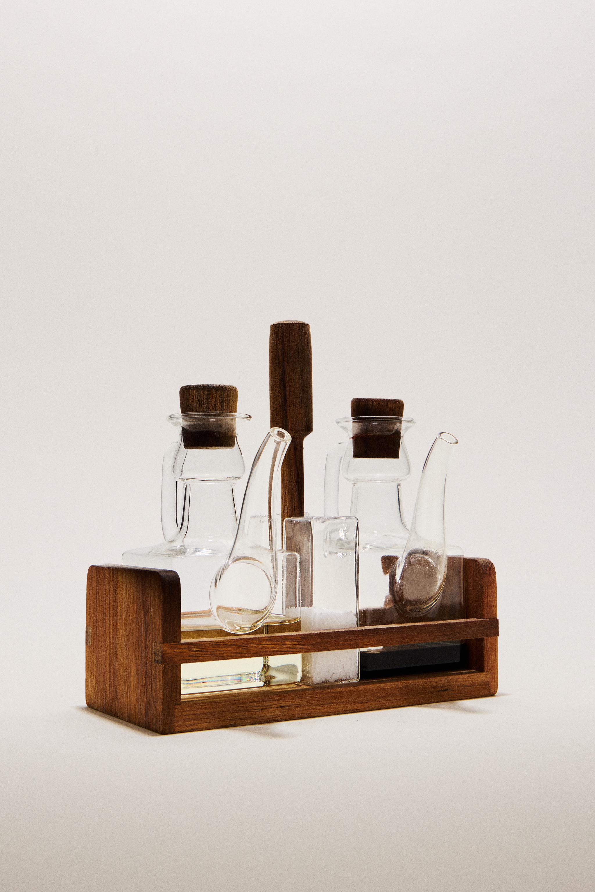 BOROSILICATE GLASS AND WOOD CRUET SET