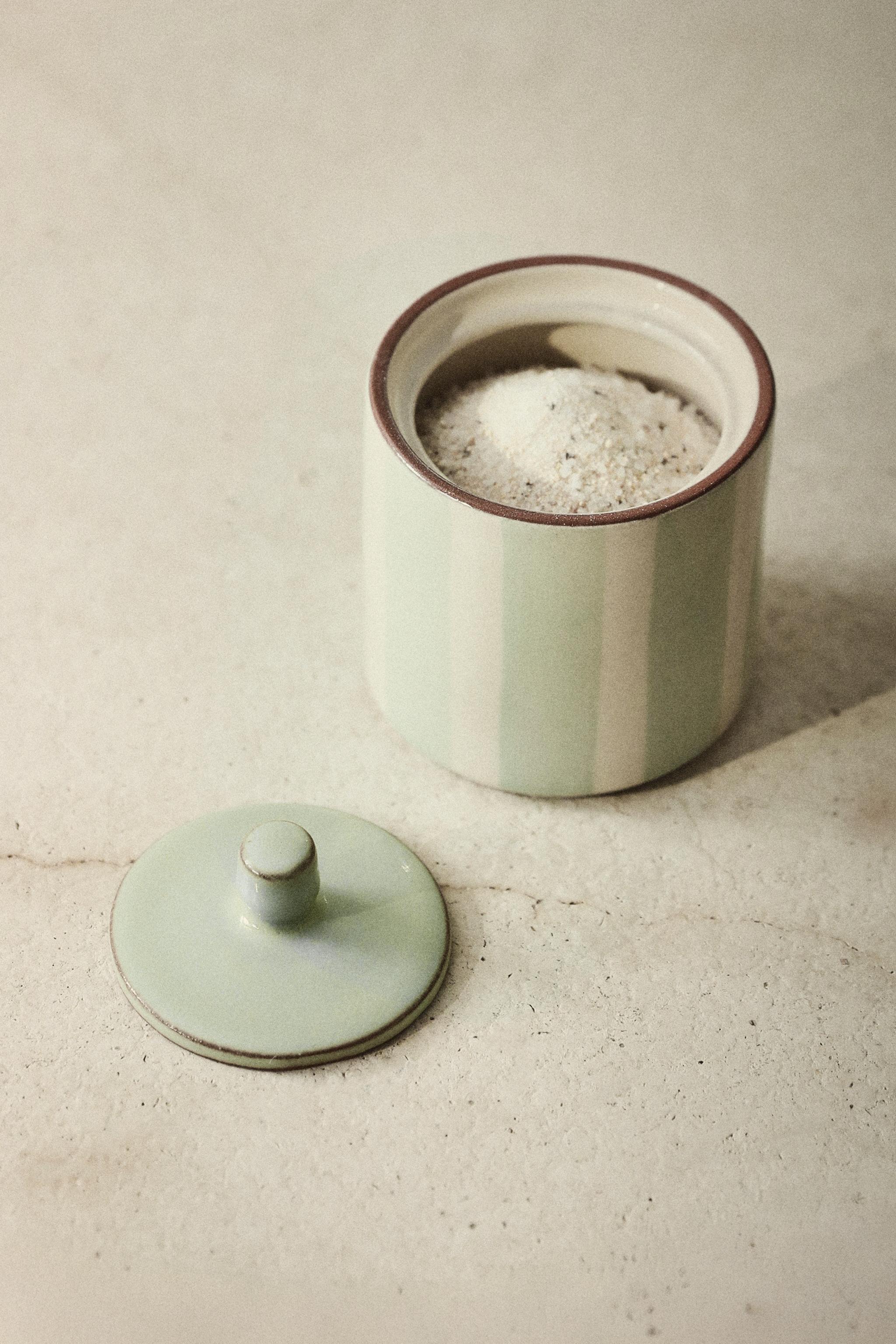 STRIPED CERAMIC BATHROOM JAR