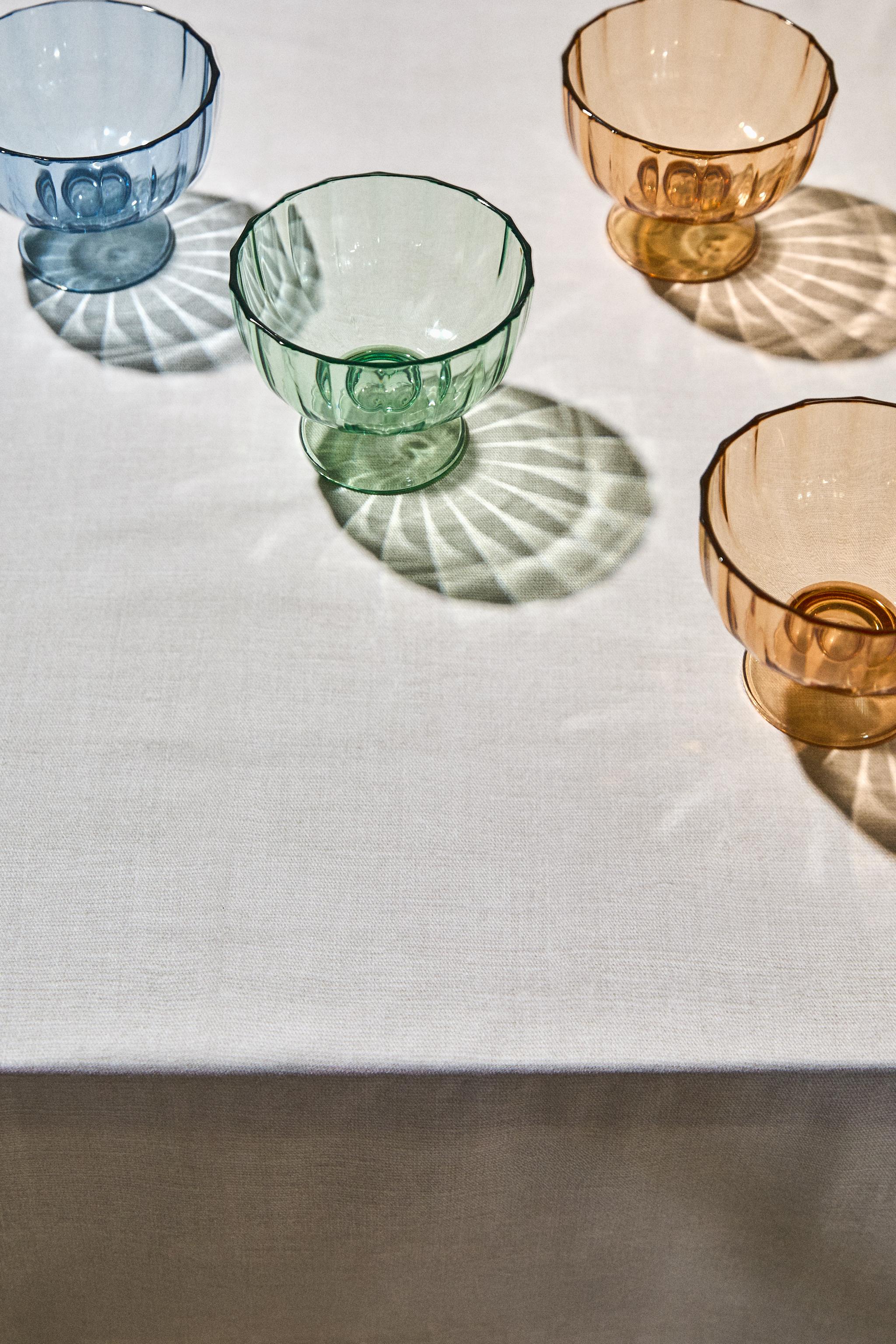 RESIN-COATED COTTON TABLECLOTH WITH OVERLOCK STITCHING