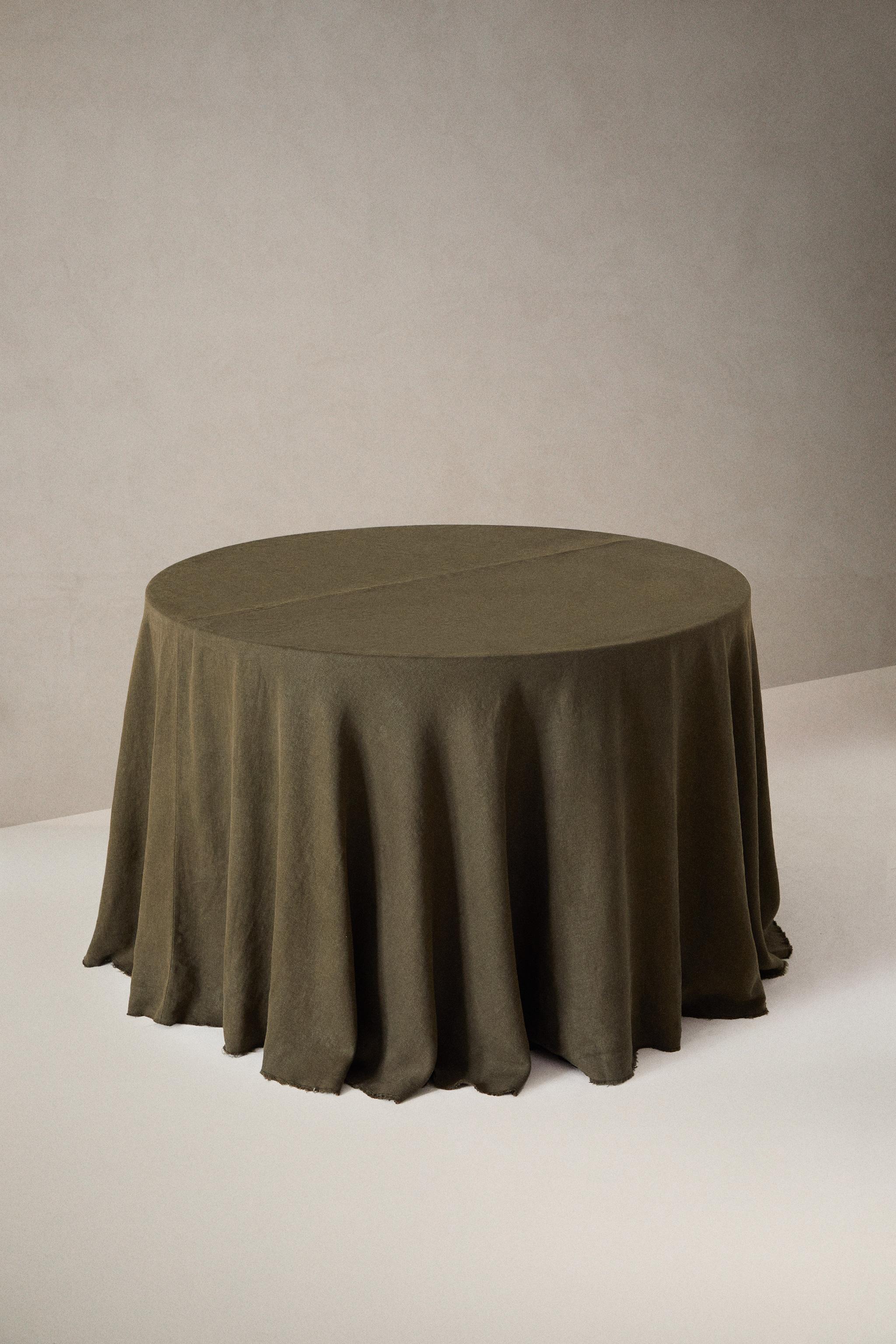 TABLECLOTH 01