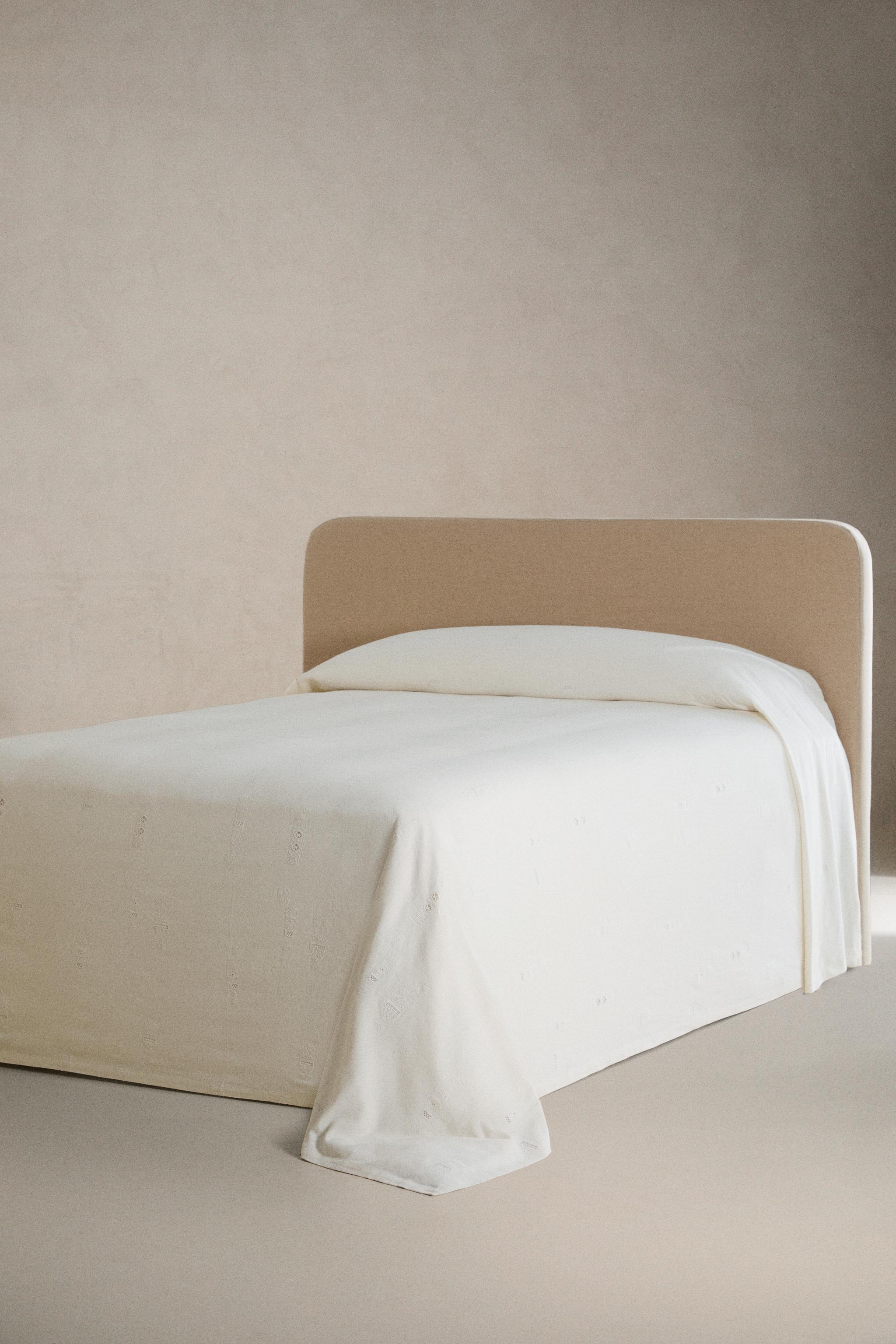 EMBROIDERED LINEN BEDSPREAD