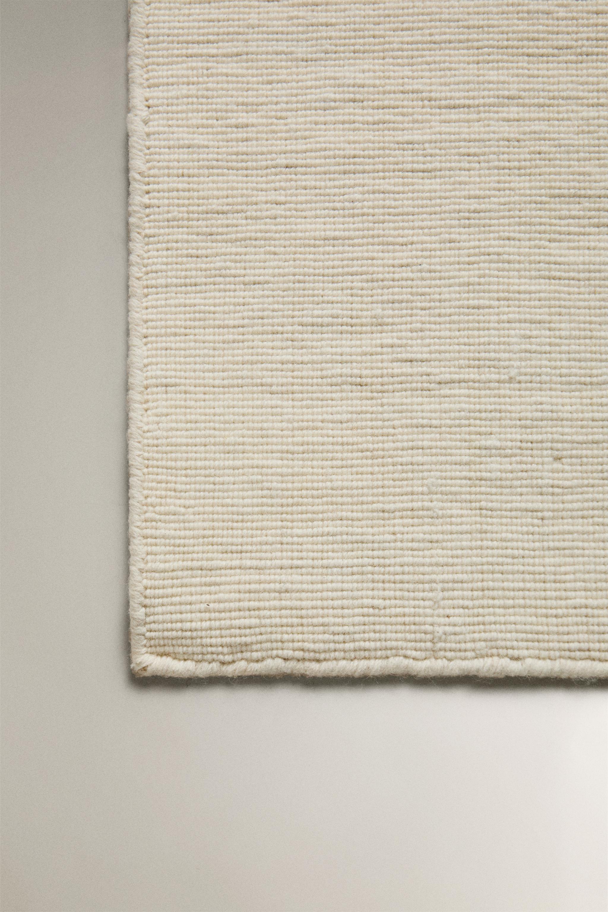 WOOL AREA RUG WITH SCALLOPED LINES