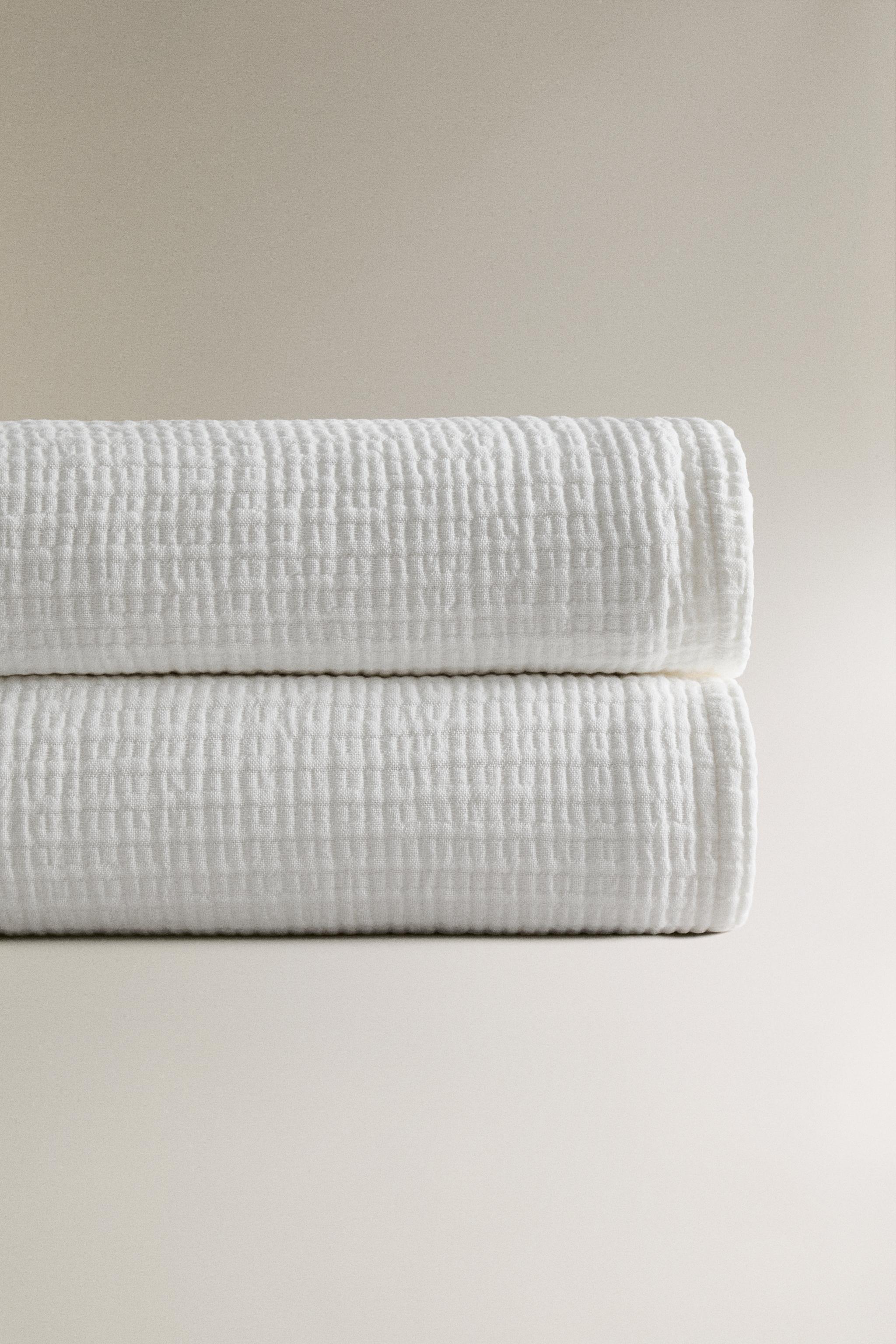 TEXTURED MUSLIN BEDSPREAD