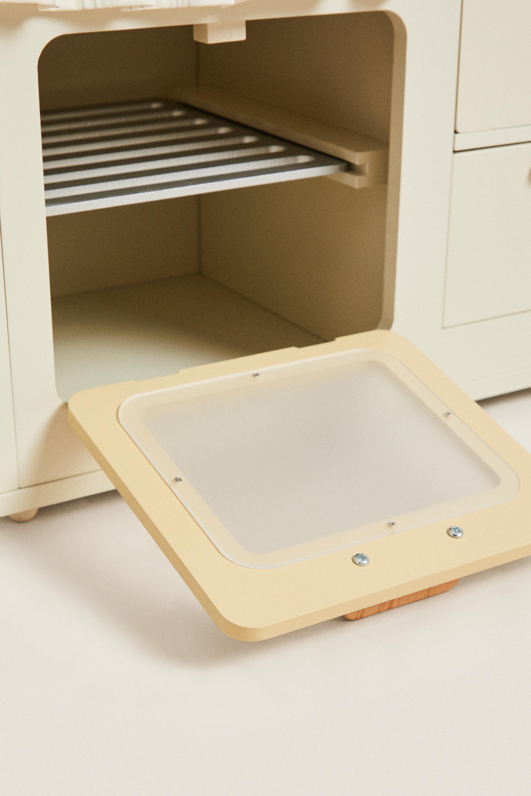 CHILDREN'S WOODEN PLAY KITCHEN