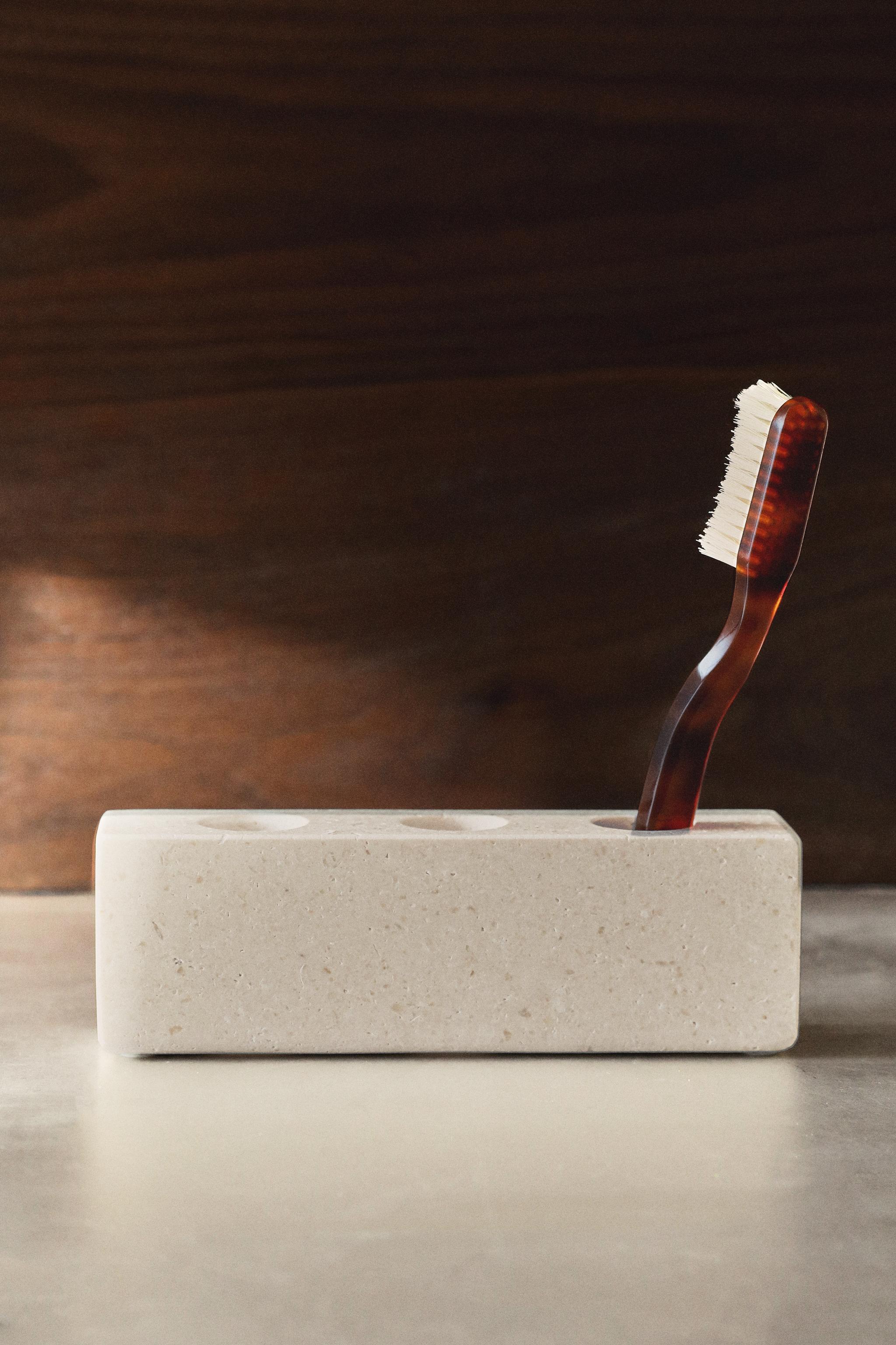 WHITE MARBLE TOOTHBRUSH HOLDER