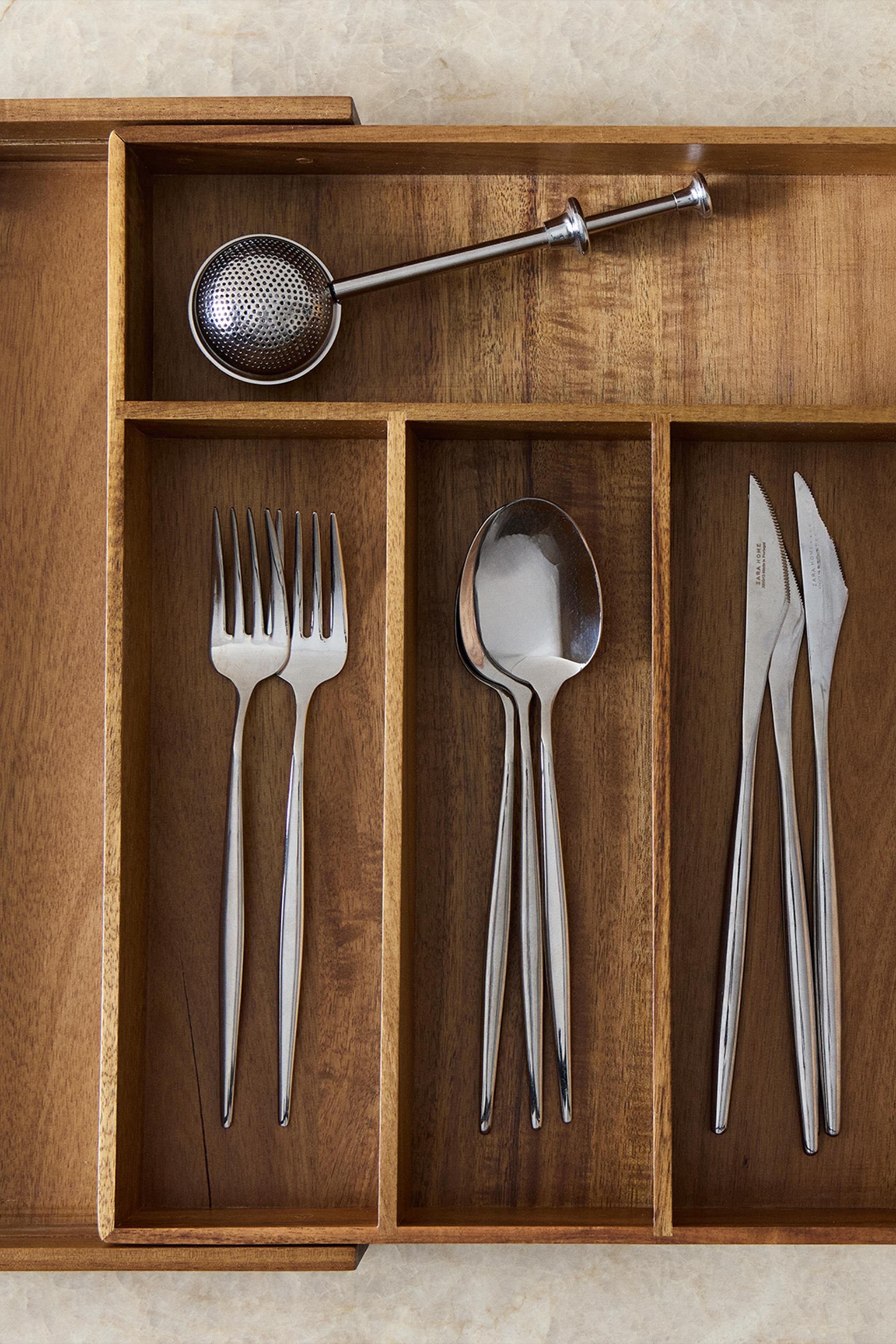 EXTENDIBLE WOODEN FLATWARE TRAY