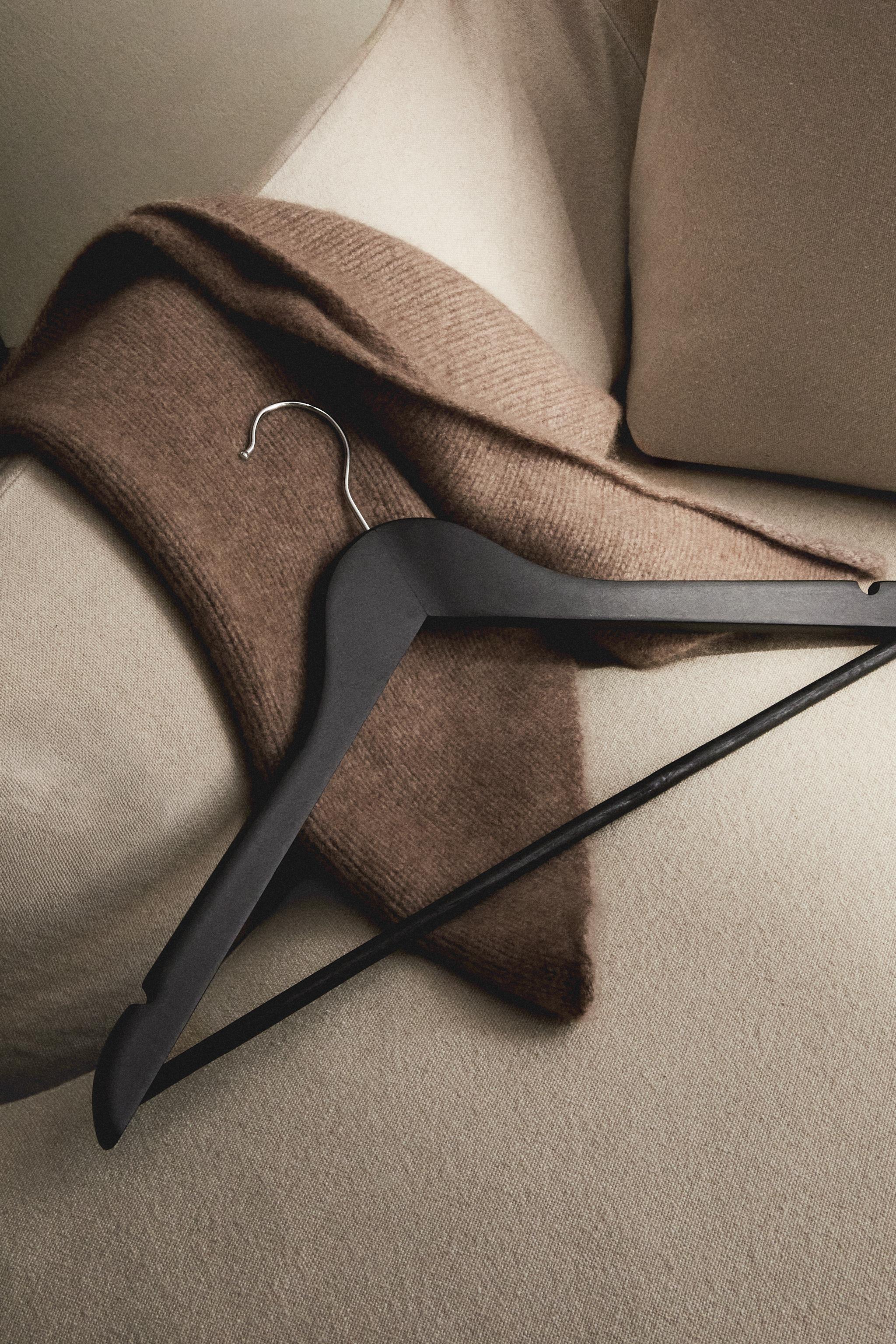 LACQUERED WOODEN HANGER (SET OF 3)