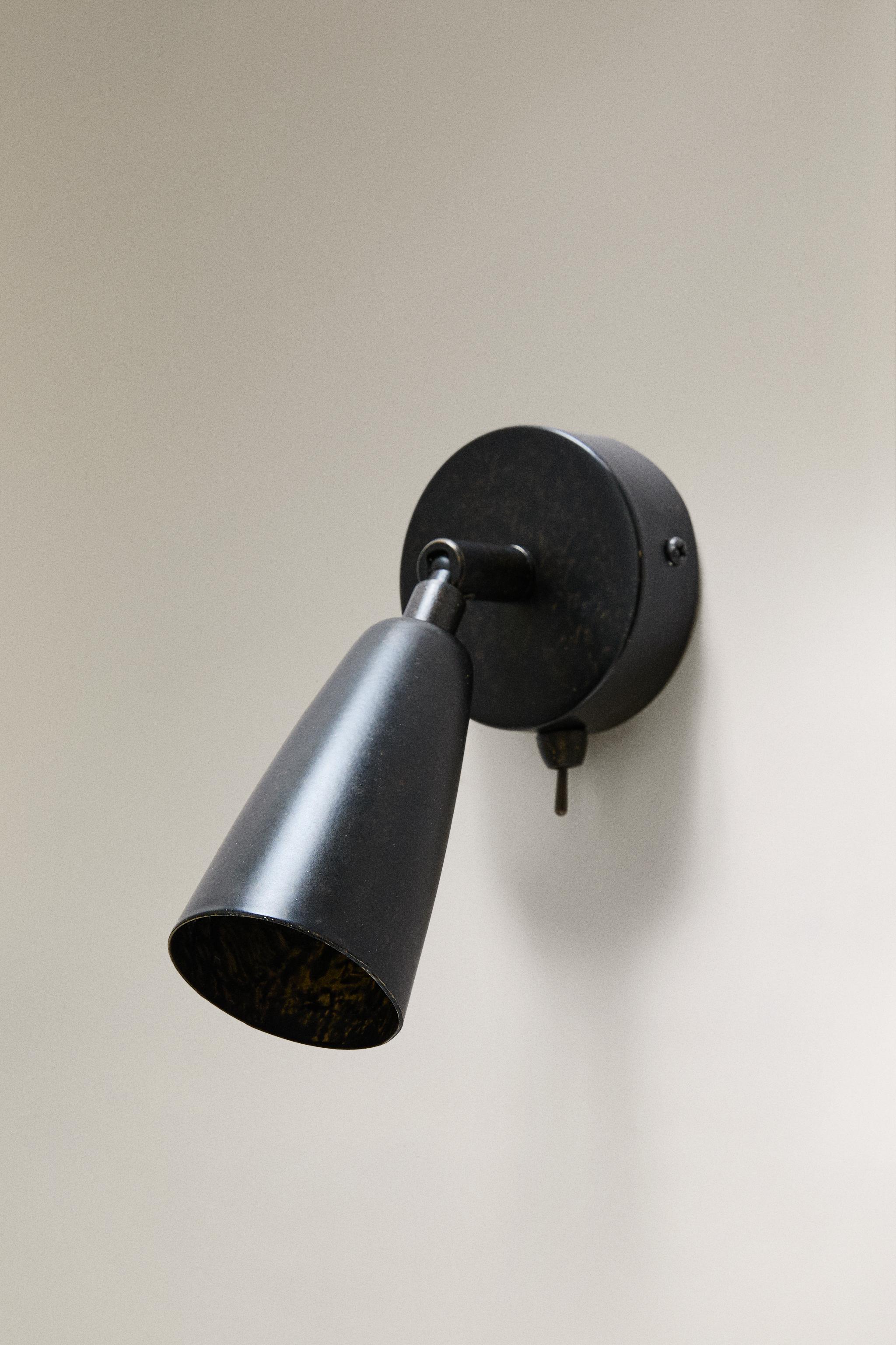 SPOTLIGHT | METAL WALL SCONCE
