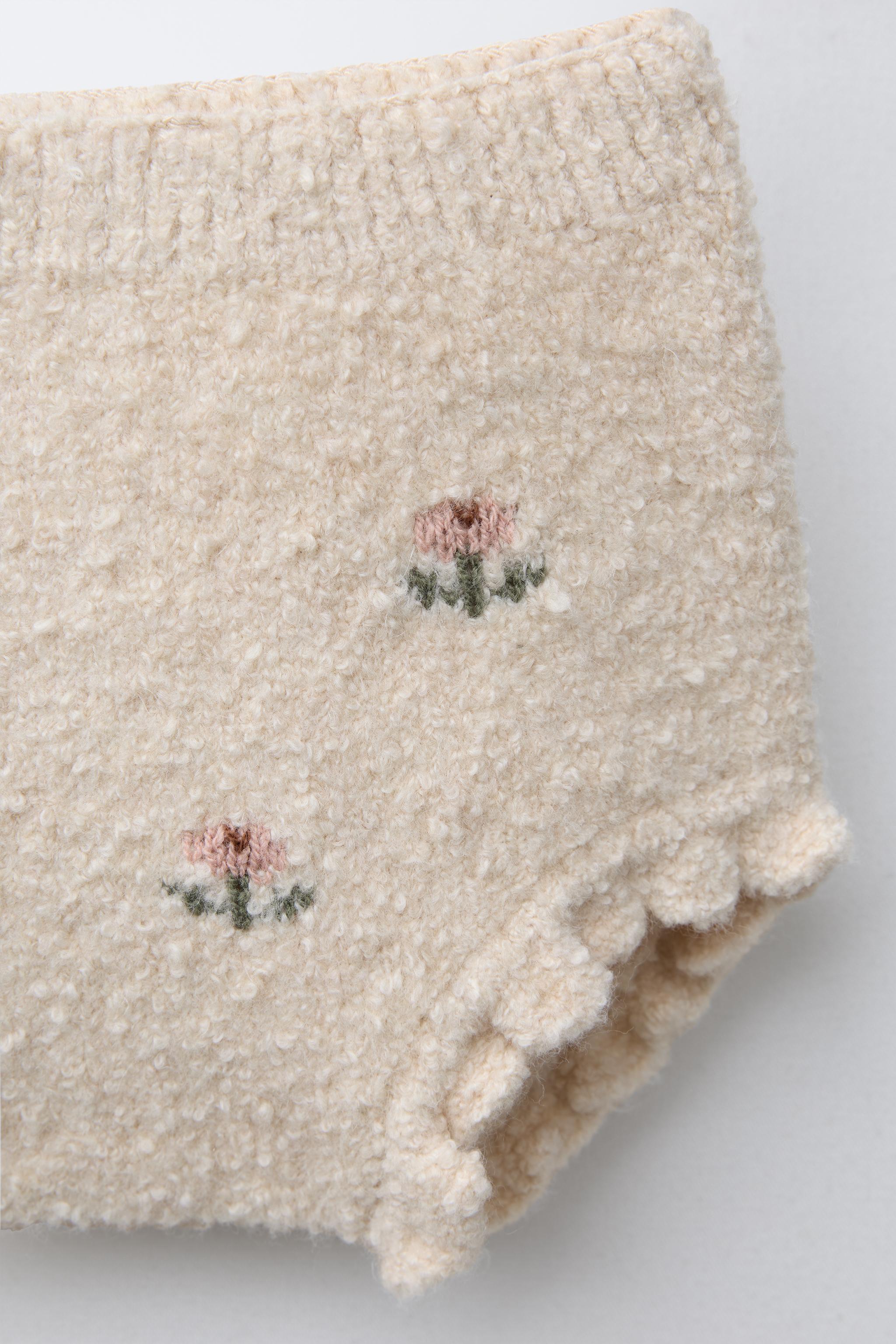 FLORAL EMBROIDERY KNIT BOTTOMS