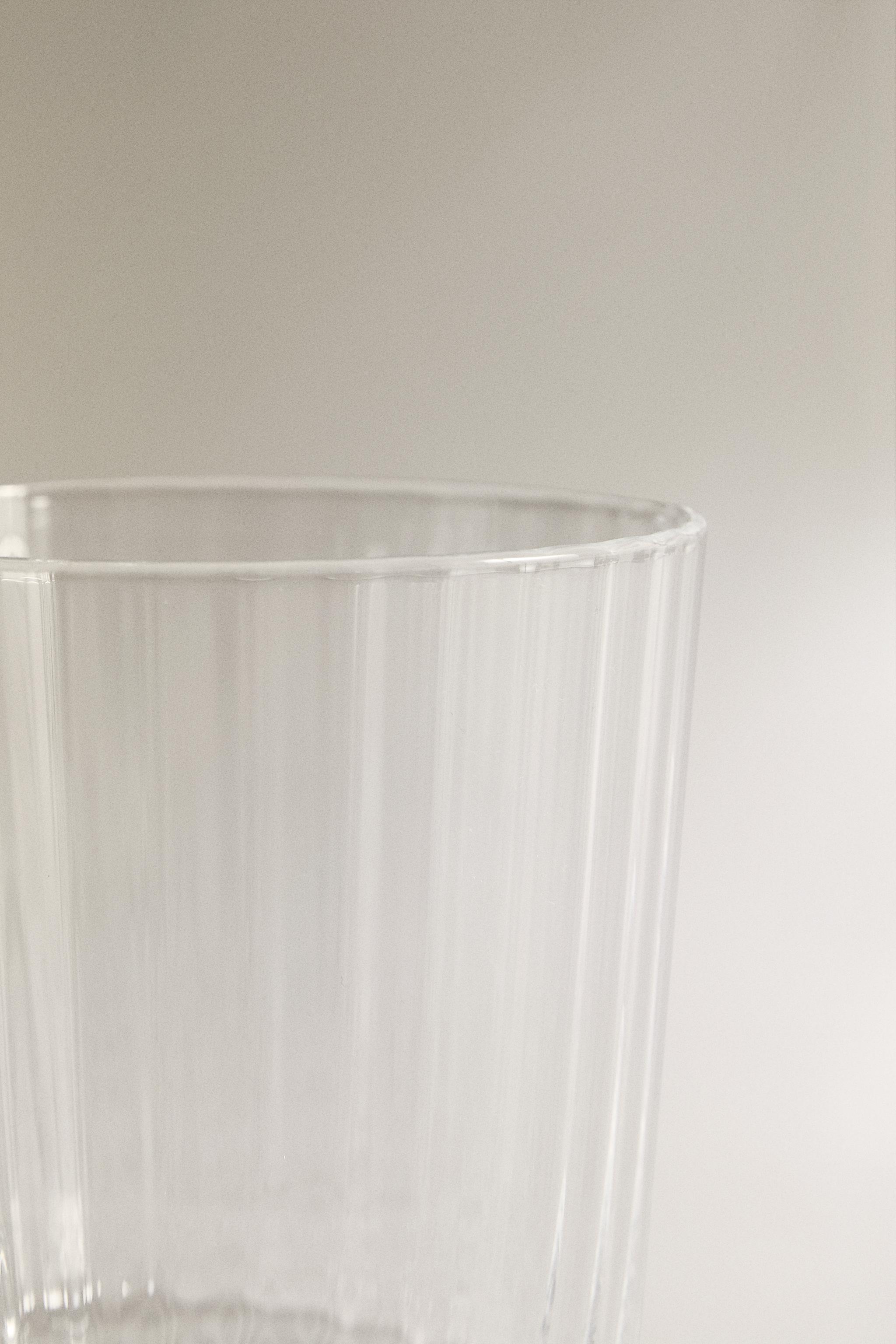 GLASS TUMBLER WITH LINE DESIGN