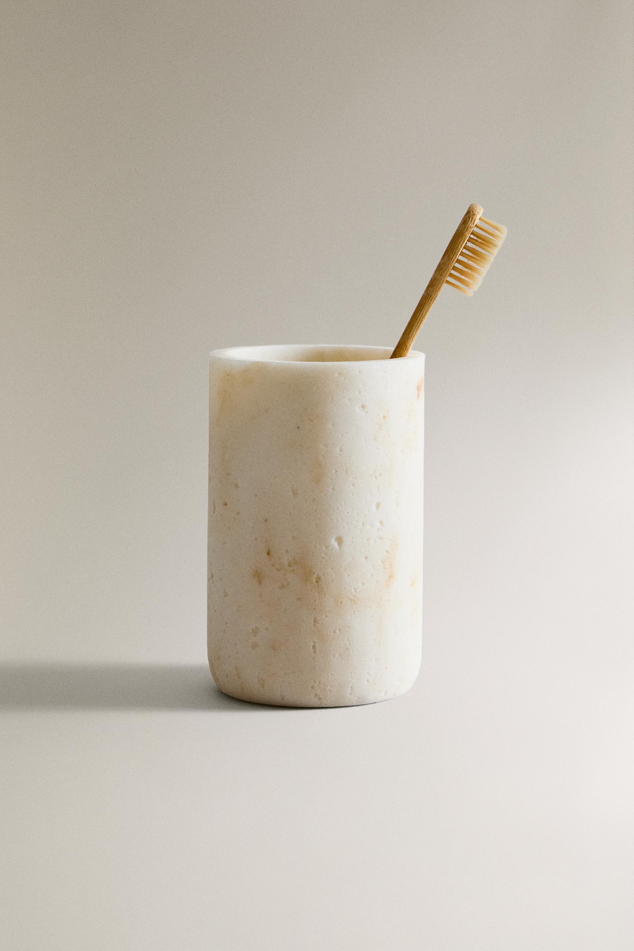 MARBLE EFFECT TOOTHBRUSH HOLDER